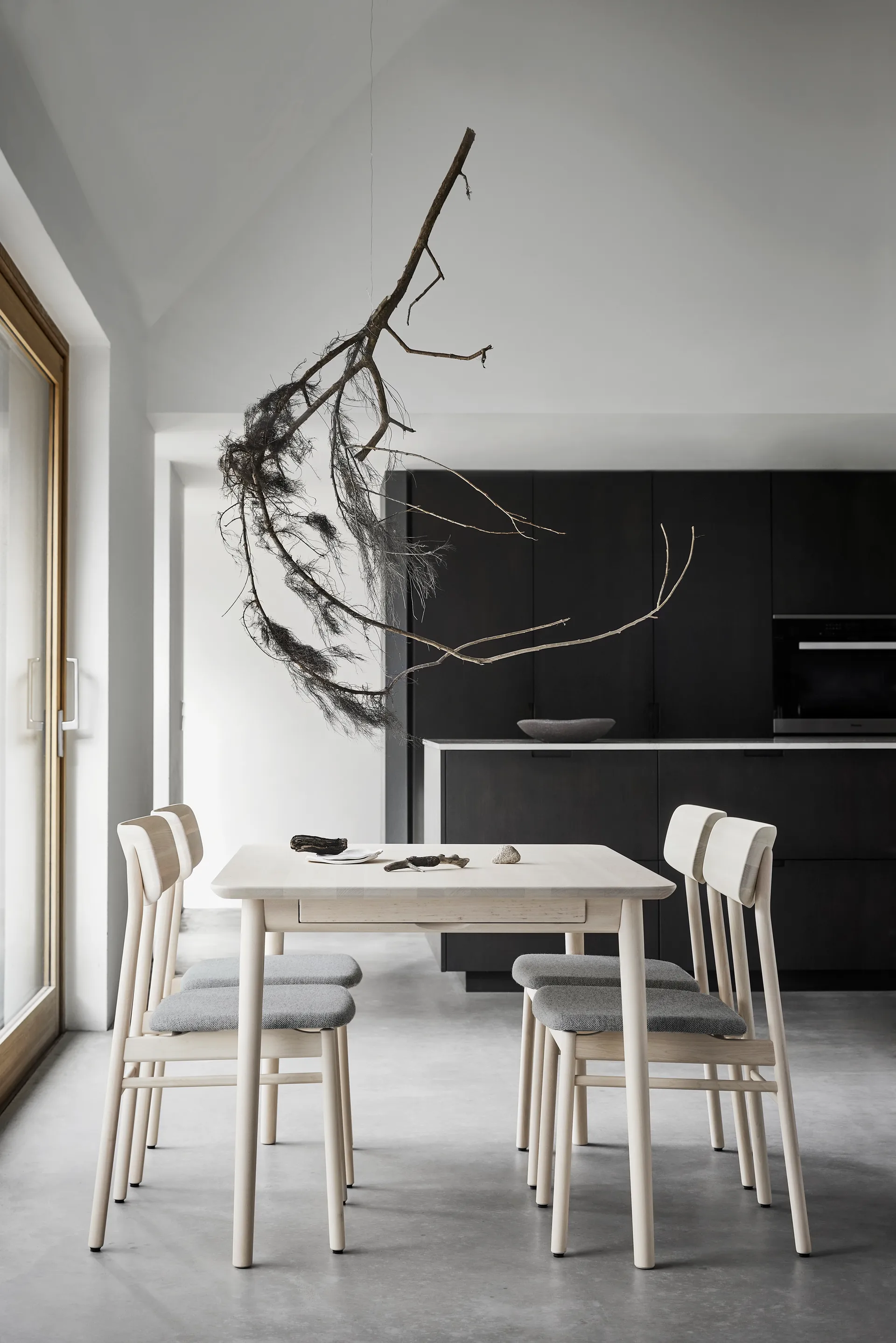 Silla Prima Vista abedul aceitado blanco, Cuero elmotique 43807 cognac Stolab