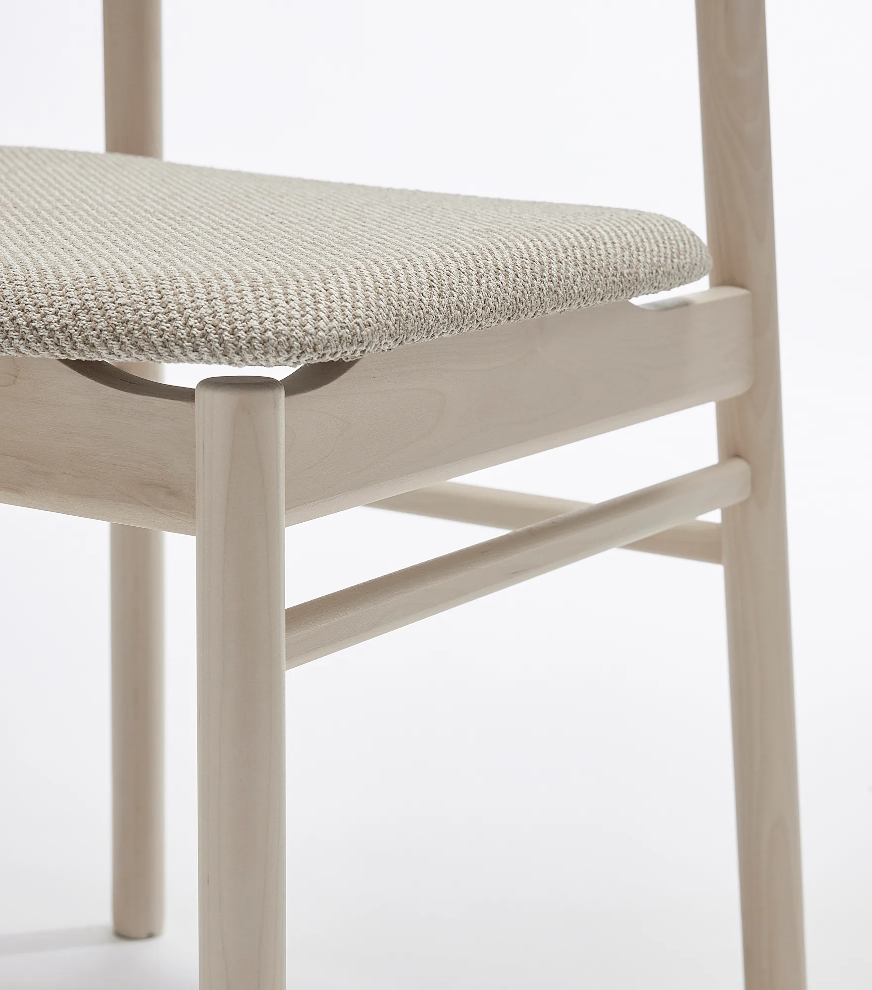 Silla Prima Vista abedul aceitado blanco, Tela Atto Driftwood V3576/01 gris Stolab