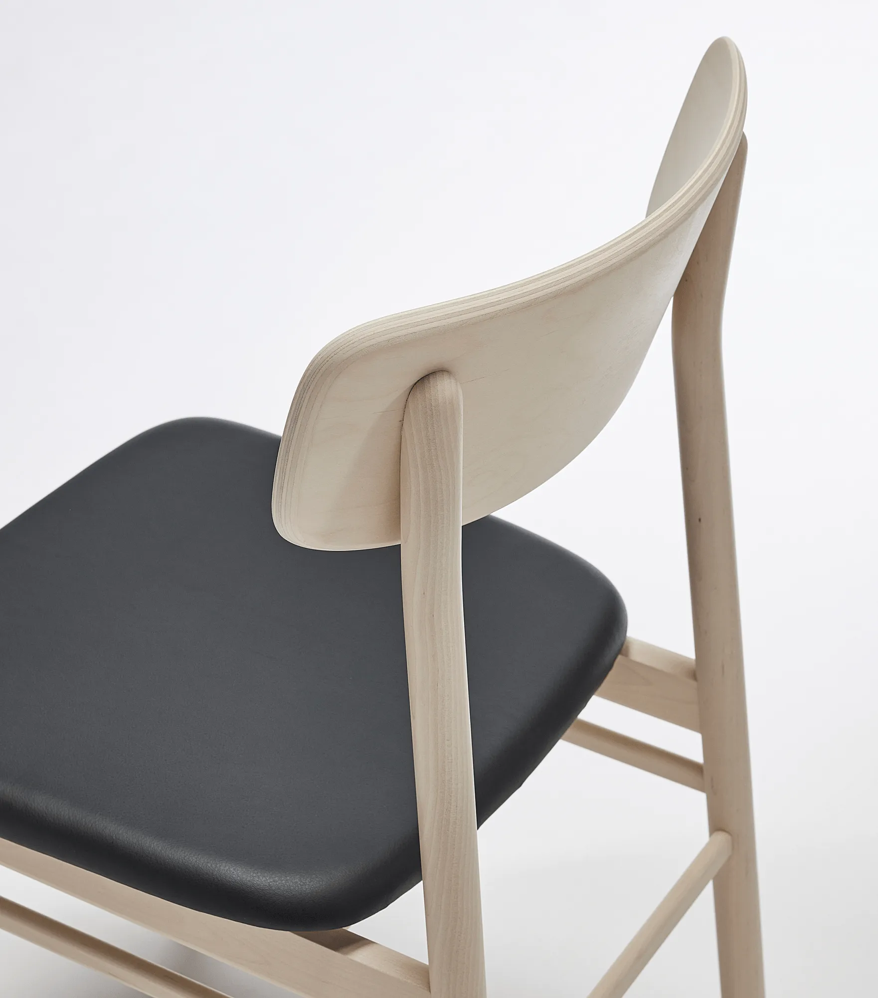 Silla Prima Vista abedul lacado mate claro, Cuero Elmosoft VII 99001 black Stolab
