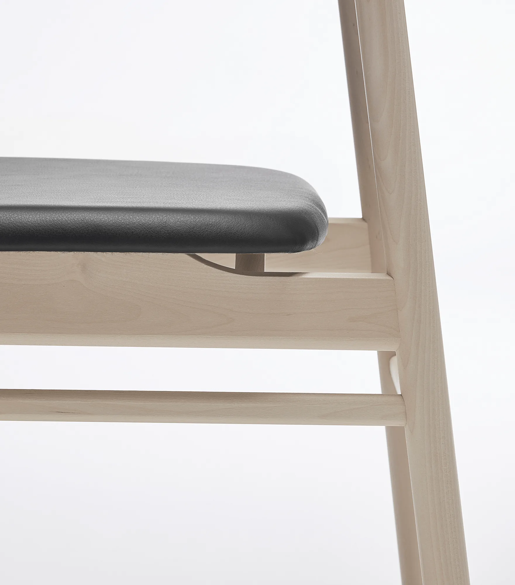 Silla Prima Vista abedul lacado mate claro, Cuero Elmosoft VII 99001 black Stolab