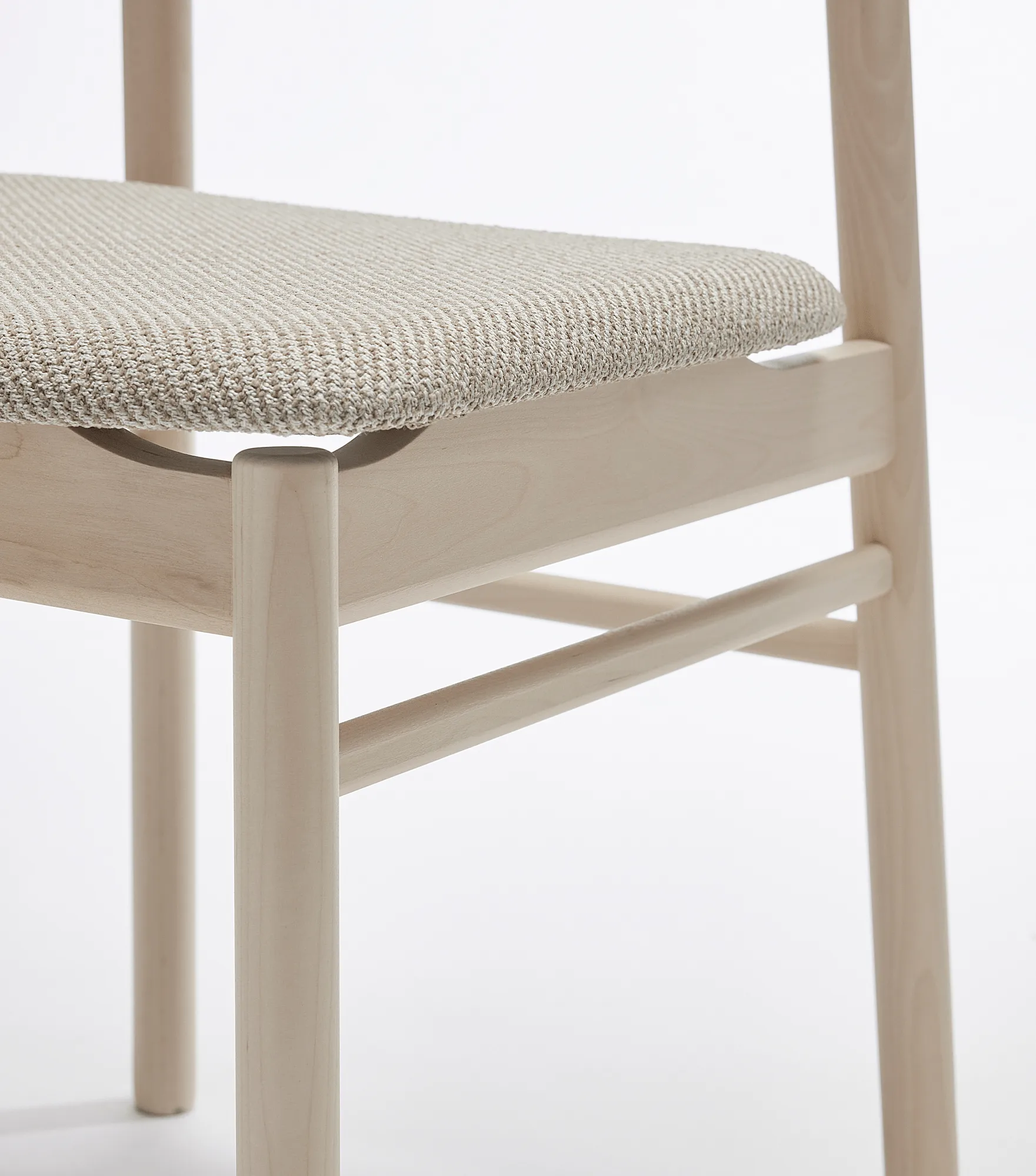 Silla Prima Vista abedul lacado mate claro, Tela Atto Driftwood V3576/01 gris Stolab