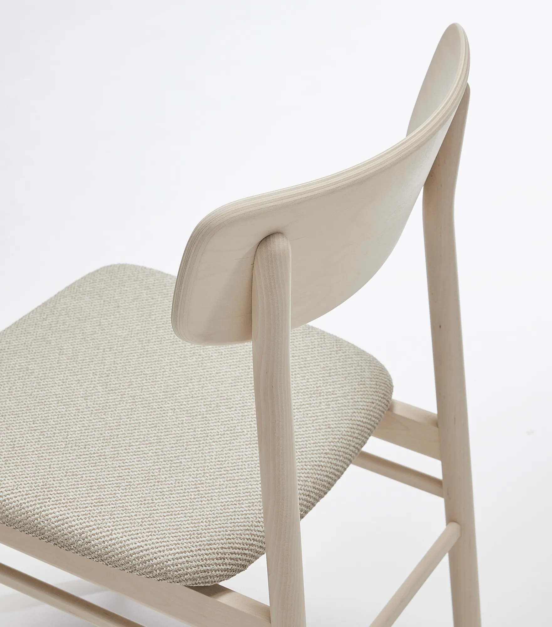 Silla Prima Vista abedul lacado mate claro, Tela Atto Driftwood V3576/01 gris Stolab