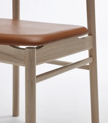 Silla Prima Vista roble aceitado blanco - Cuero Elmosoft 43807 cognac - Stolab