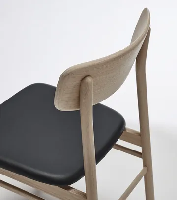 Silla Prima Vista roble aceitado blanco - Cuero Elmosoft 99001 negro - Stolab