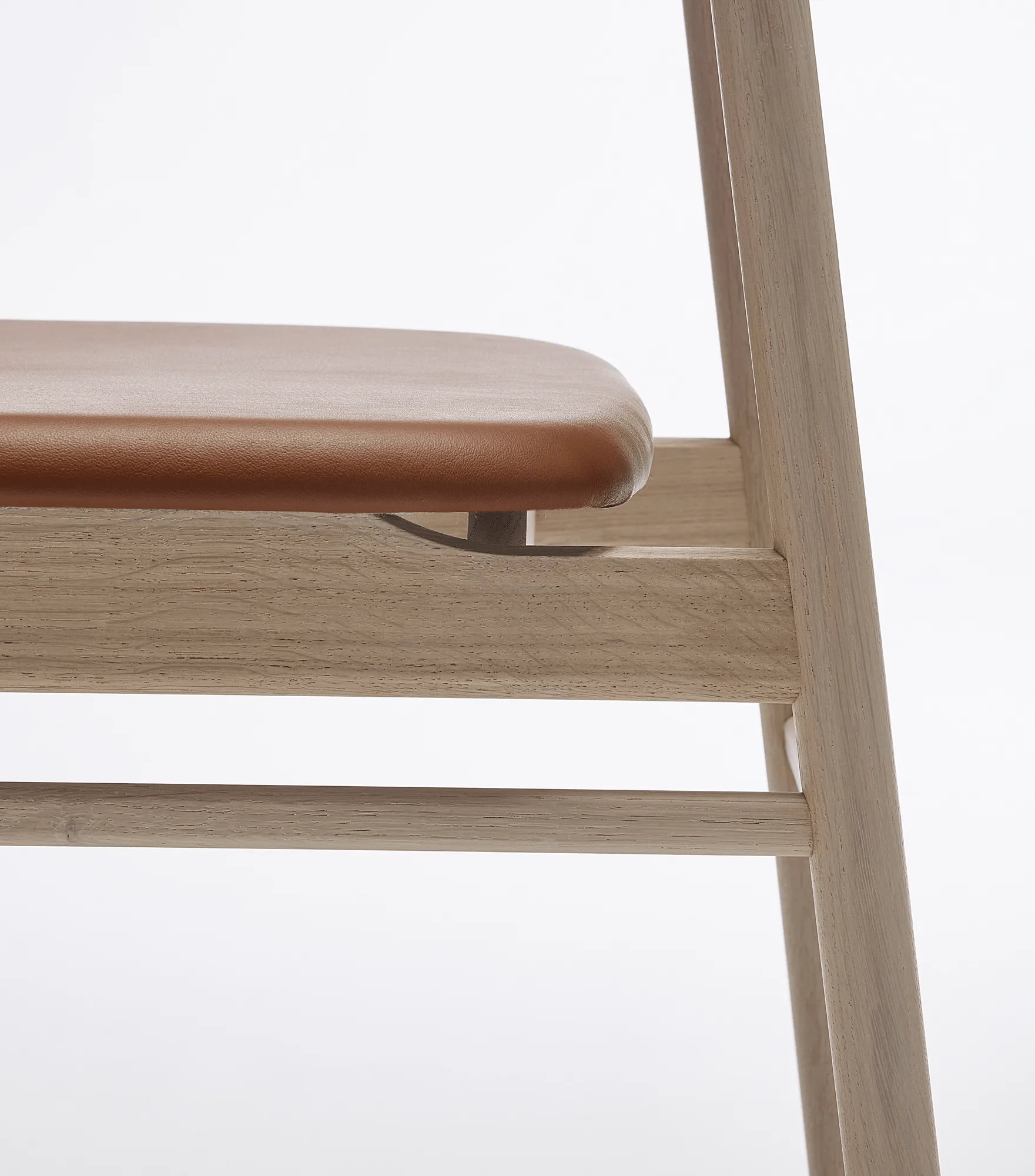 Silla Prima Vista roble barnizado mate claro, Cuero Elmosoft 43807 cognac Stolab