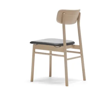 Silla Prima Vista roble barnizado mate claro - Cuero Elmosoft 99001 negro - Stolab