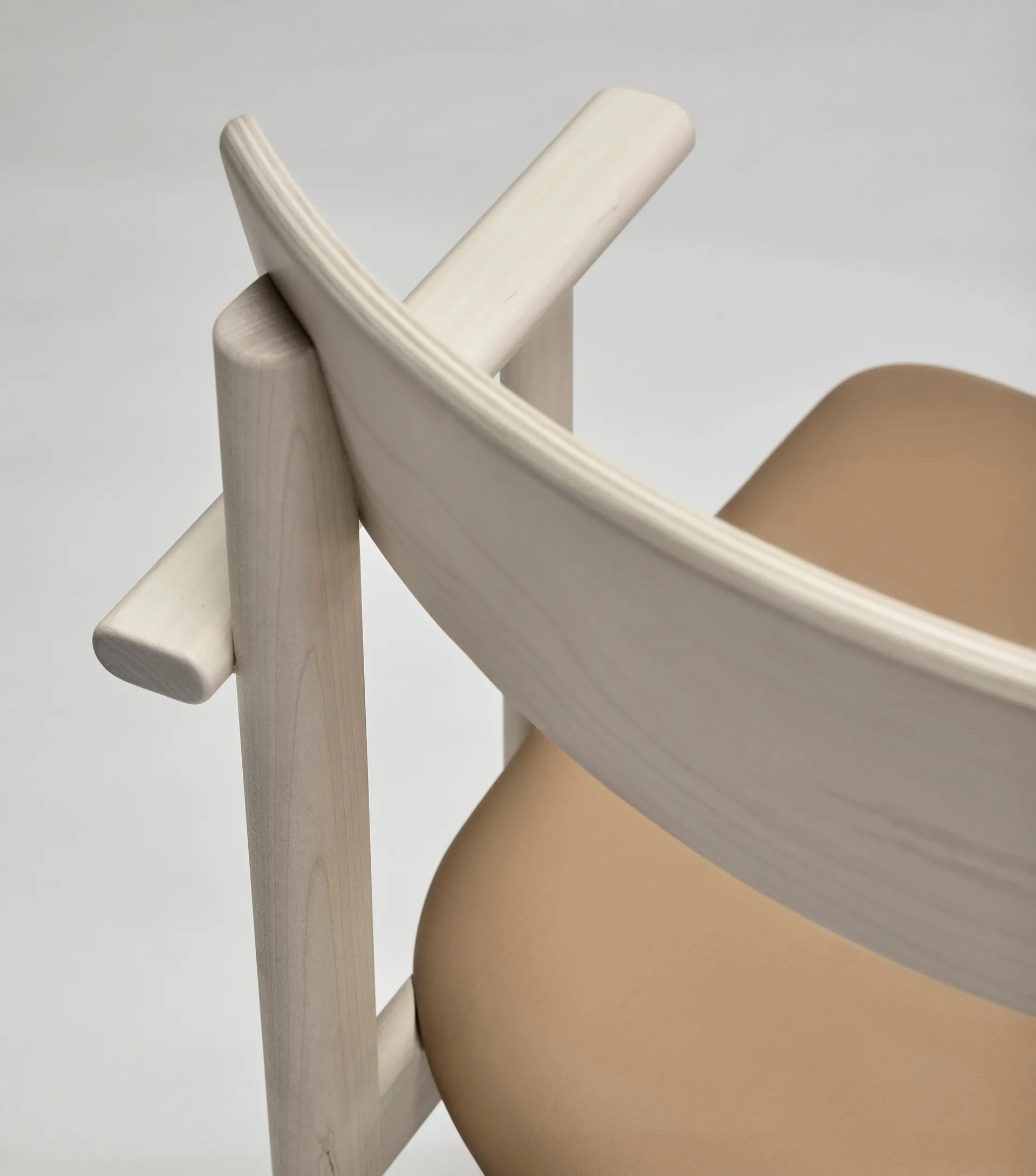 Sillón Pal, Abedul claro laca mate-Elmosoft 22030 Stolab