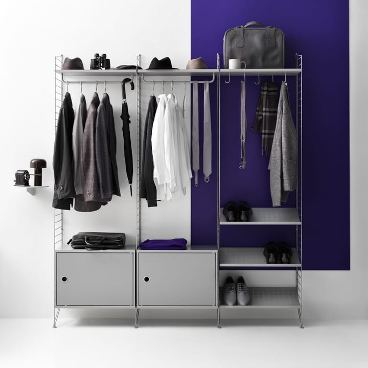 Cabinet con puerta batiente String, Fresno teñido de negro, 58x30 cm String