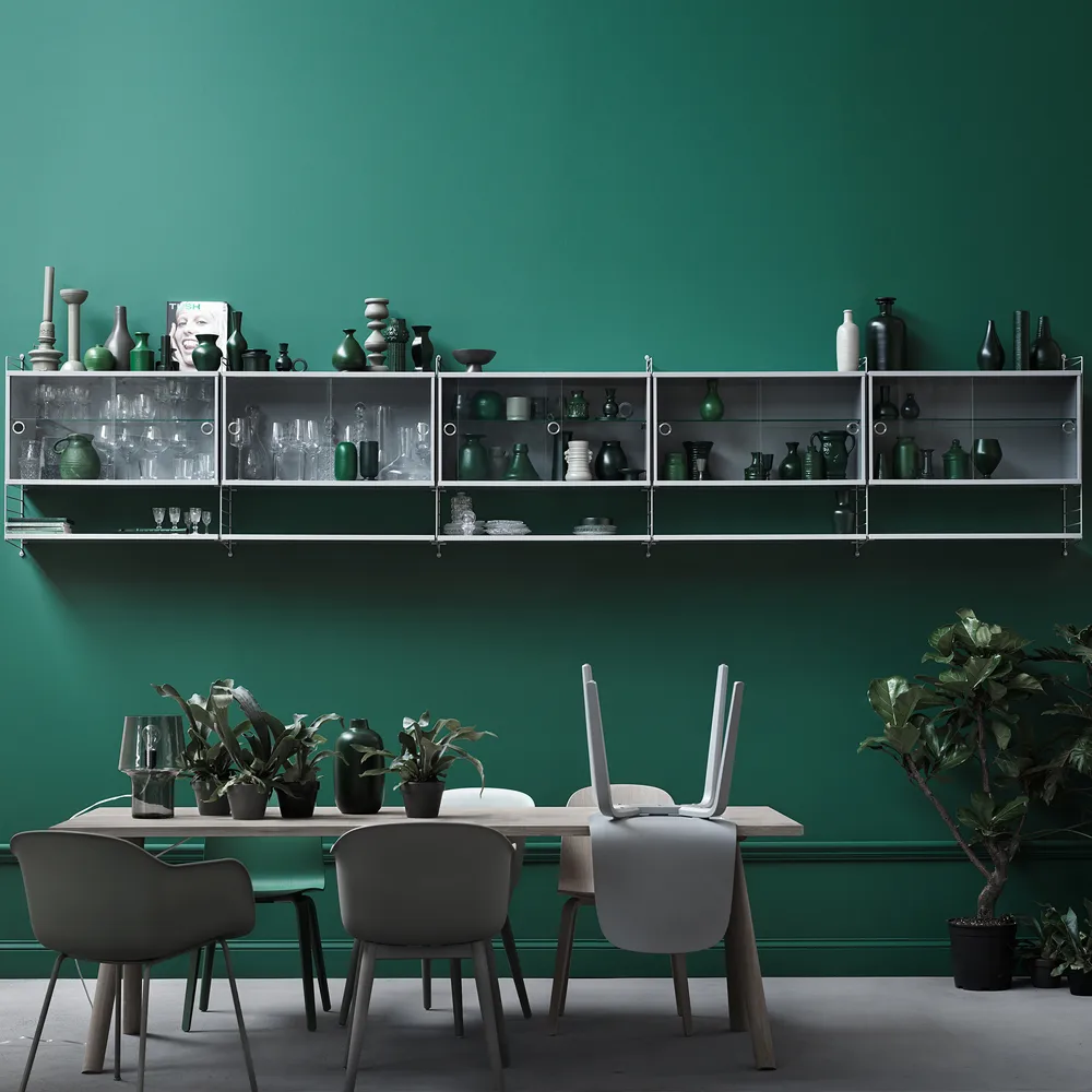 Cabinet vitrina con puertas correderas de cristal String 78 cm, Fresno teñido de negro String