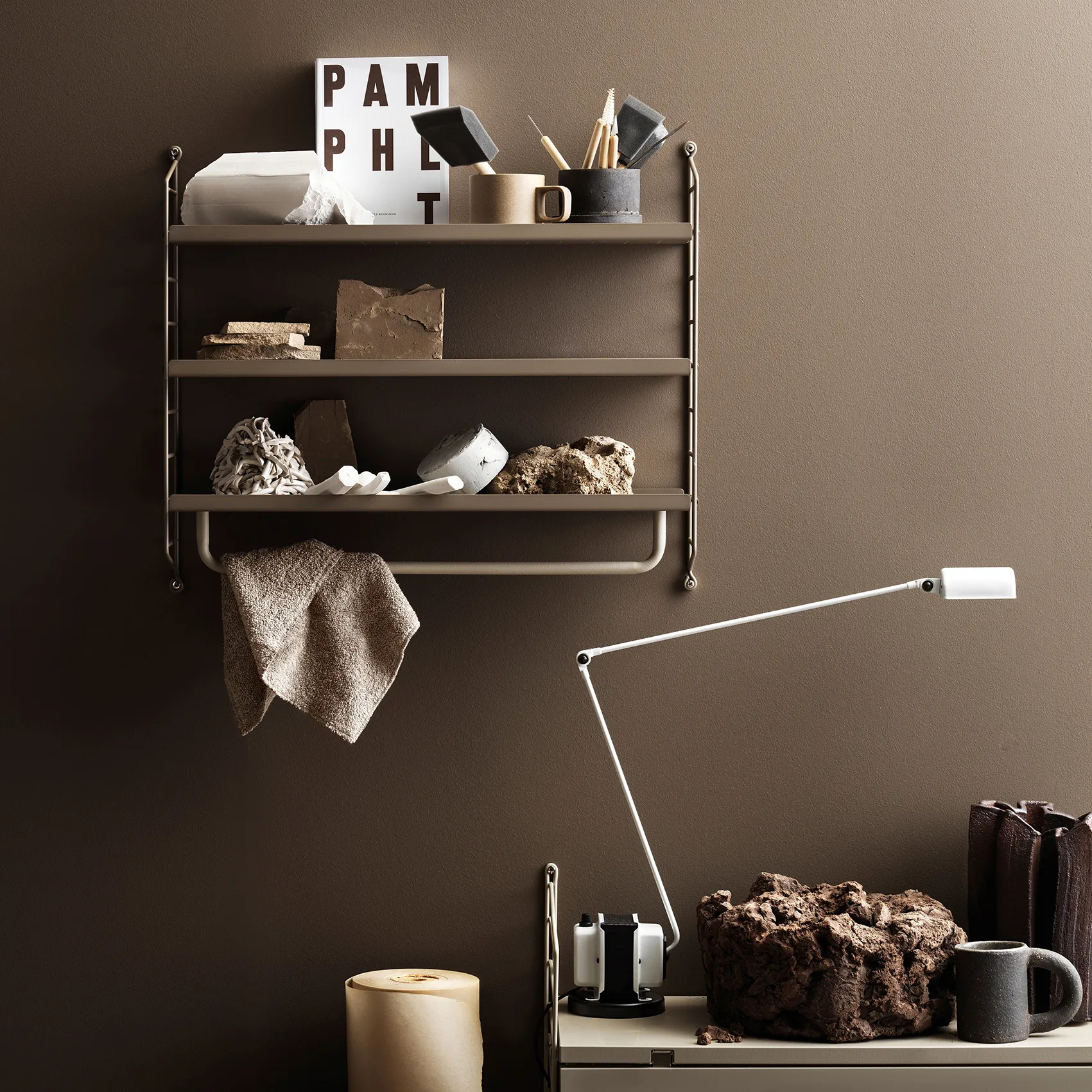 Estantería String Pocket metal, Taupe String