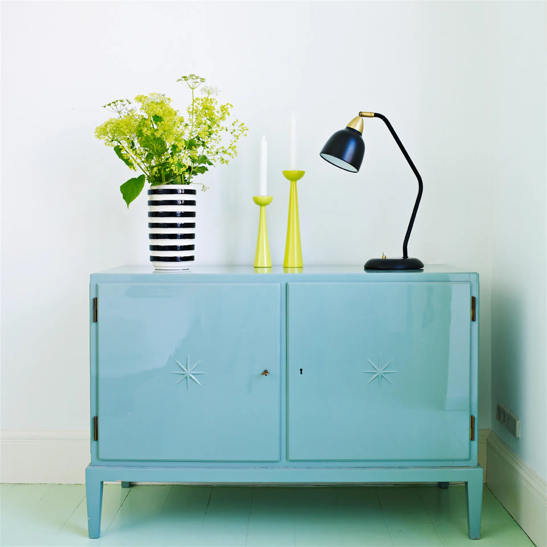 Lámpara de mesa Urban, Real black (negro) Superliving