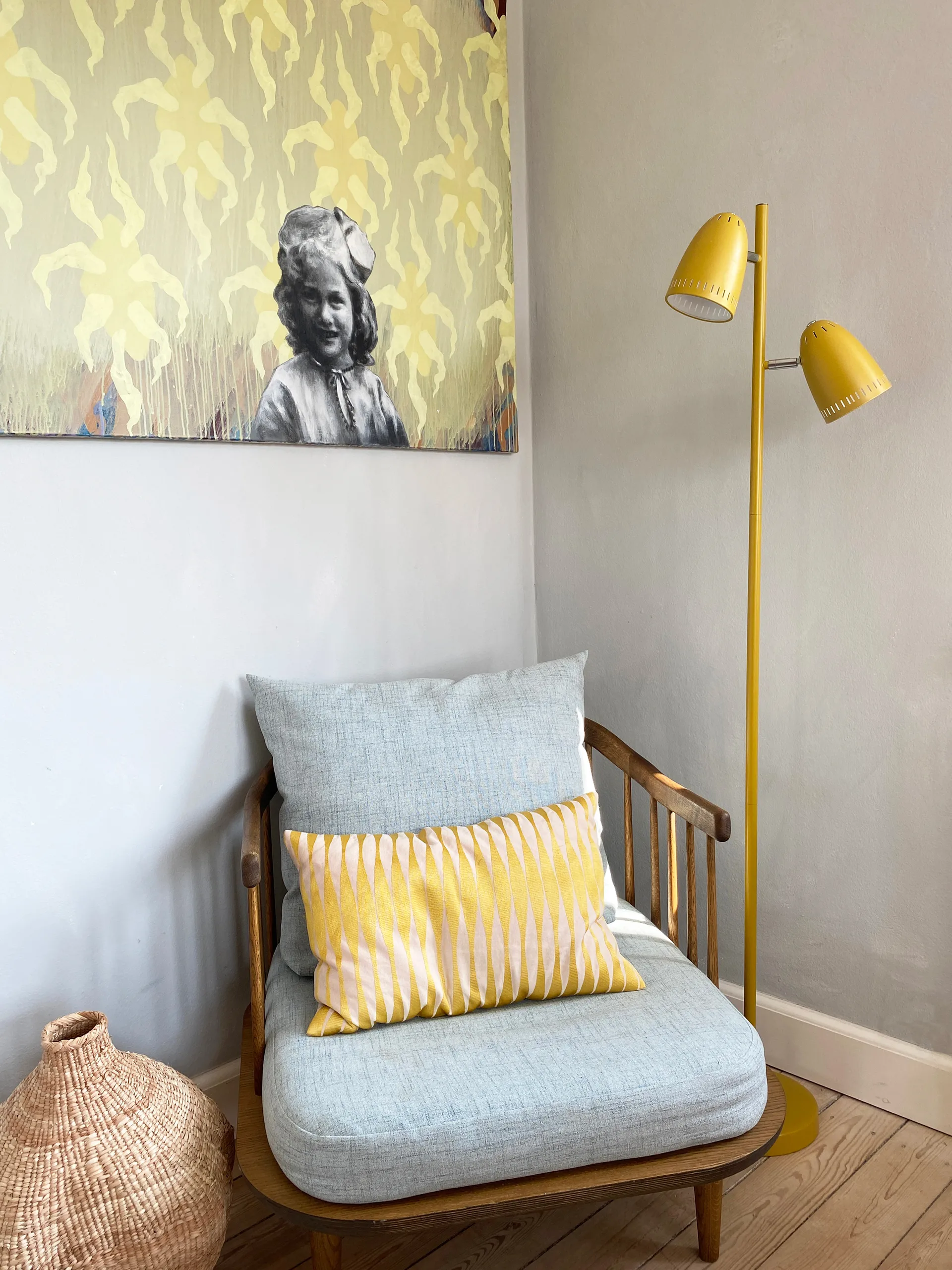 Lámpara de suelo Dynamo Twin, Mustard Superliving