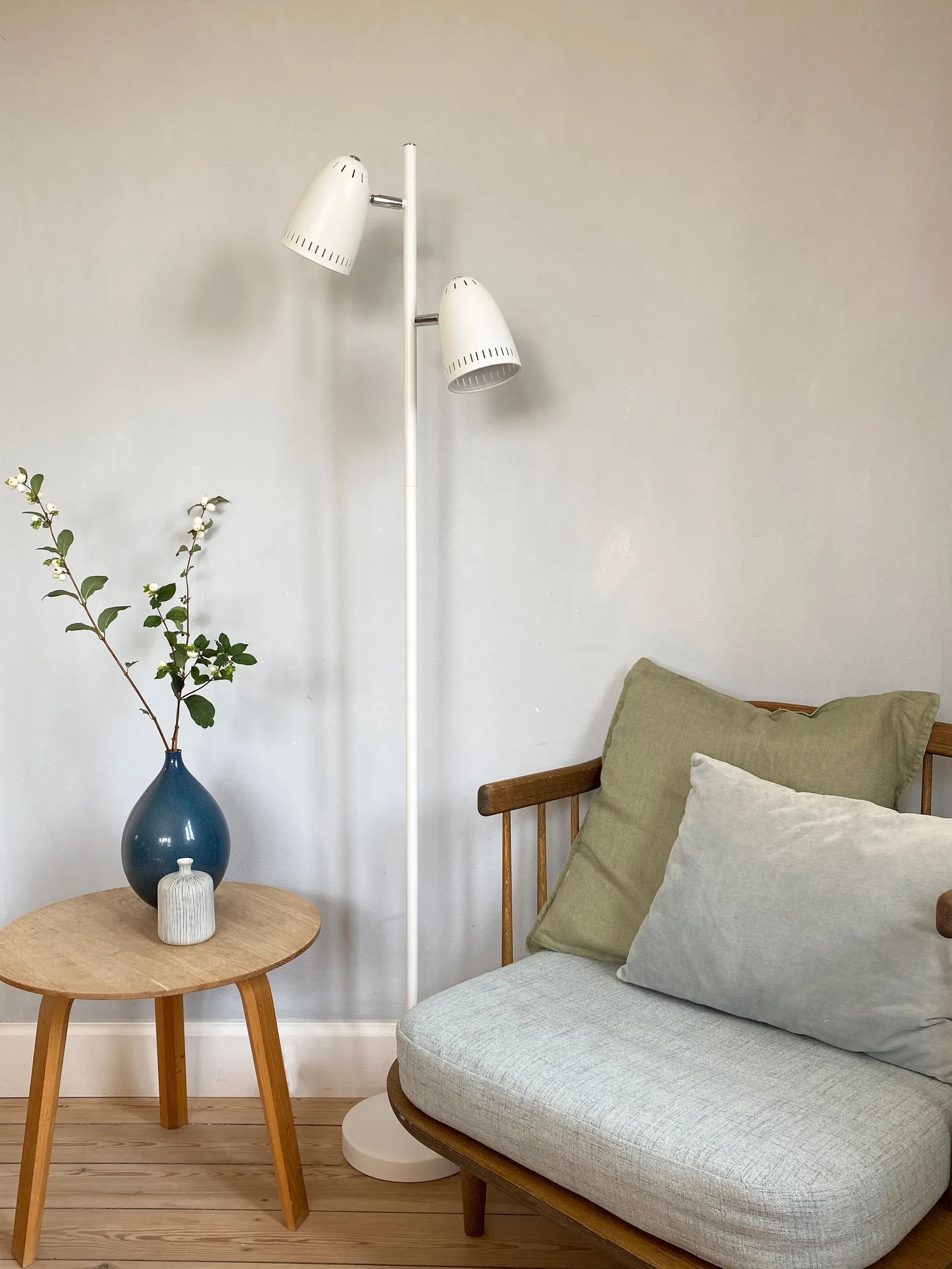 Lámpara de suelo Dynamo Twin, Whisper White Superliving