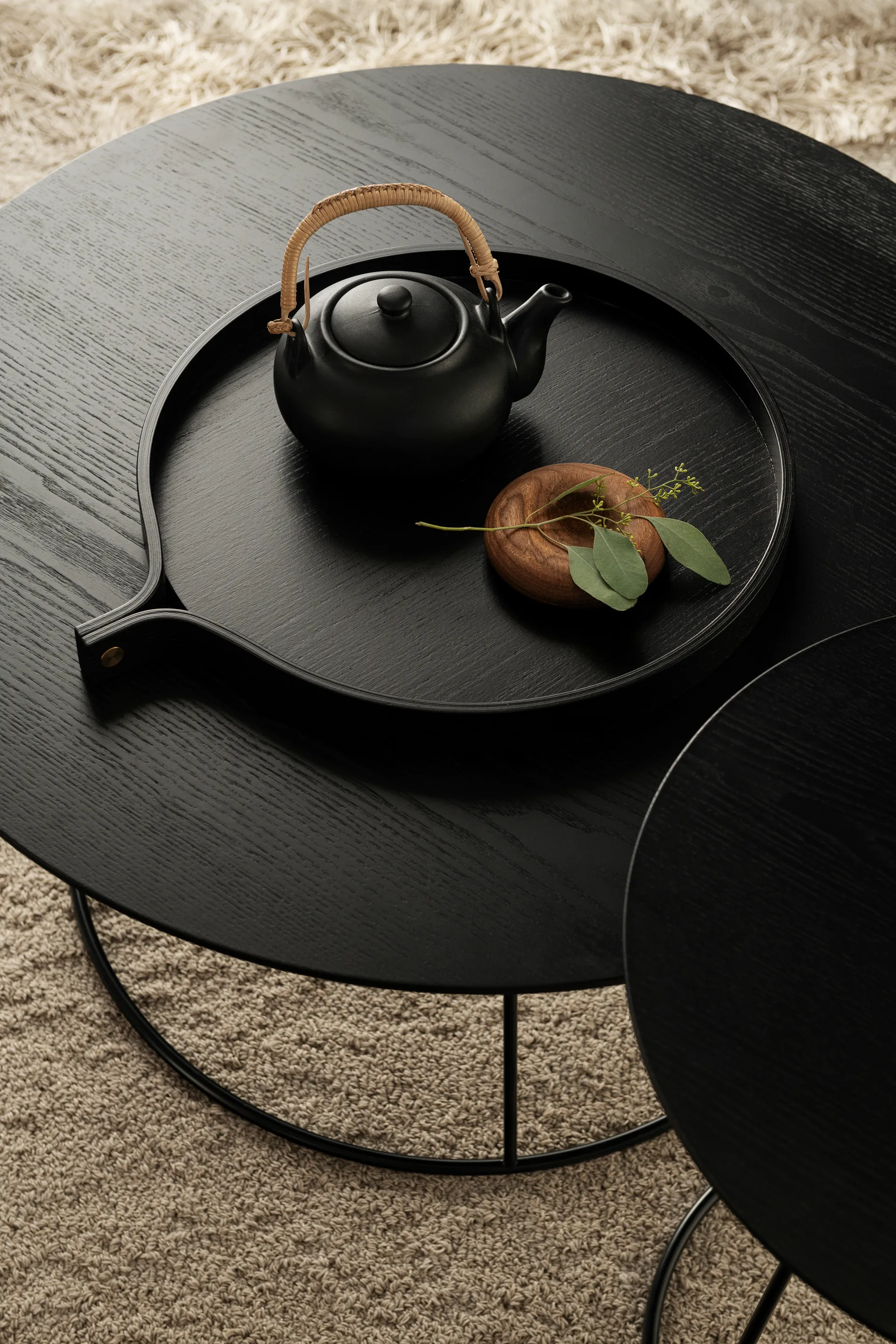 Bandeja Comma Ø40 cm, Fresno teñido de negro Swedese