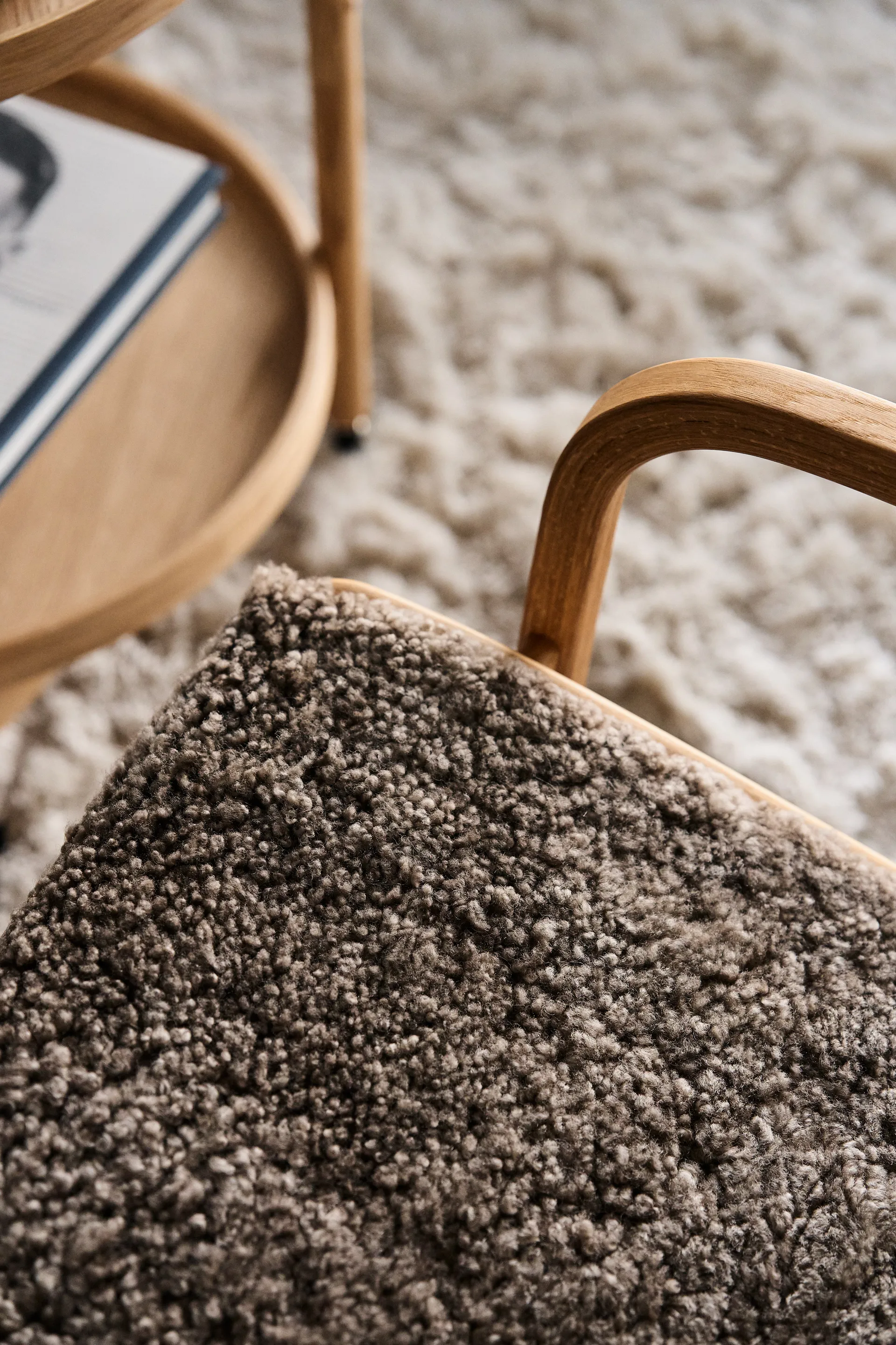 Butaca Lamino roble aceitado/piel de oveja, Sahara (marrón turrón) Swedese