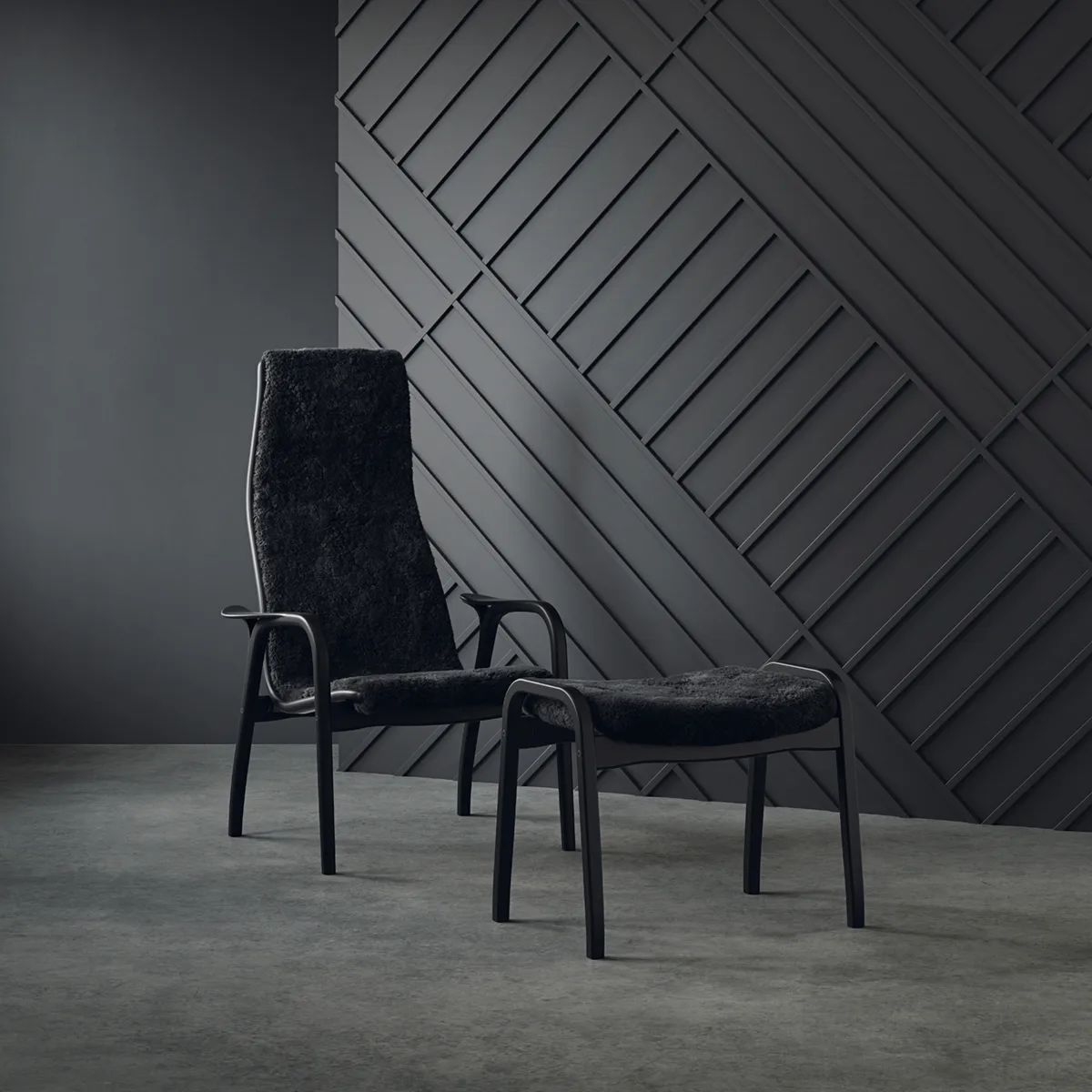 Butaca y reposapiés Lamino Black Edition, Negro Swedese