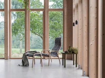 Butaca y reposapiés Lamino de roble aceitado/piel de oveja - Moonlight (beige) - Swedese