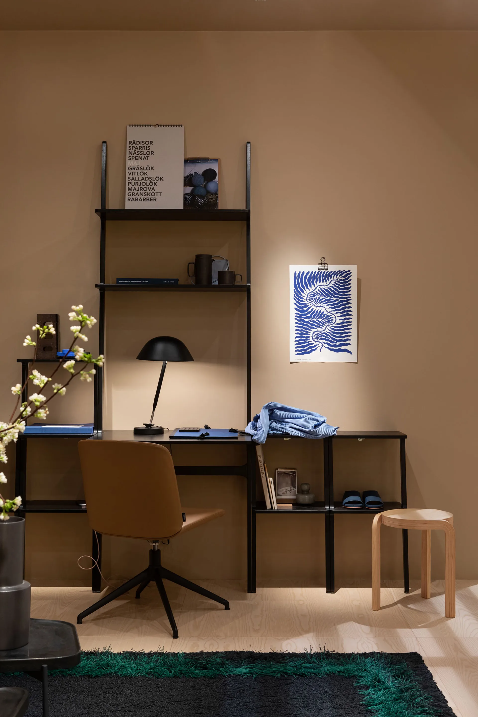 Escritorio Libri, Fresno lacado nuez moscada Swedese