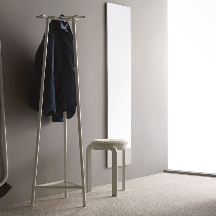 Espejo de pared Mira, Barniz negro Swedese