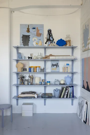 Estantería Levi - Fresno lacado-acero inoxidable, 2 estantes, 180 cm - Swedese