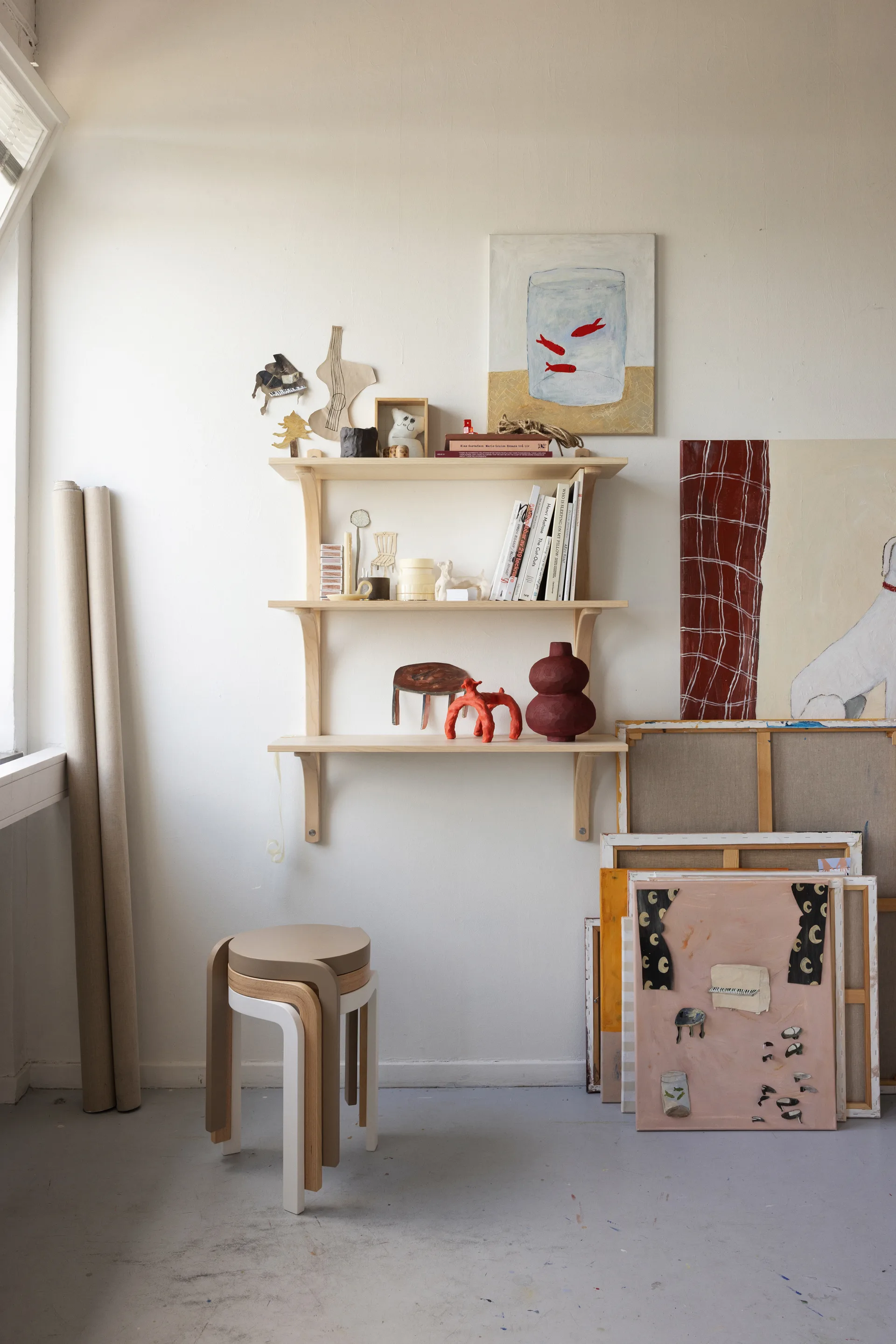 Estantería Levi, Roble lacado-acero inoxidable, 2 estantes, 90 cm Swedese