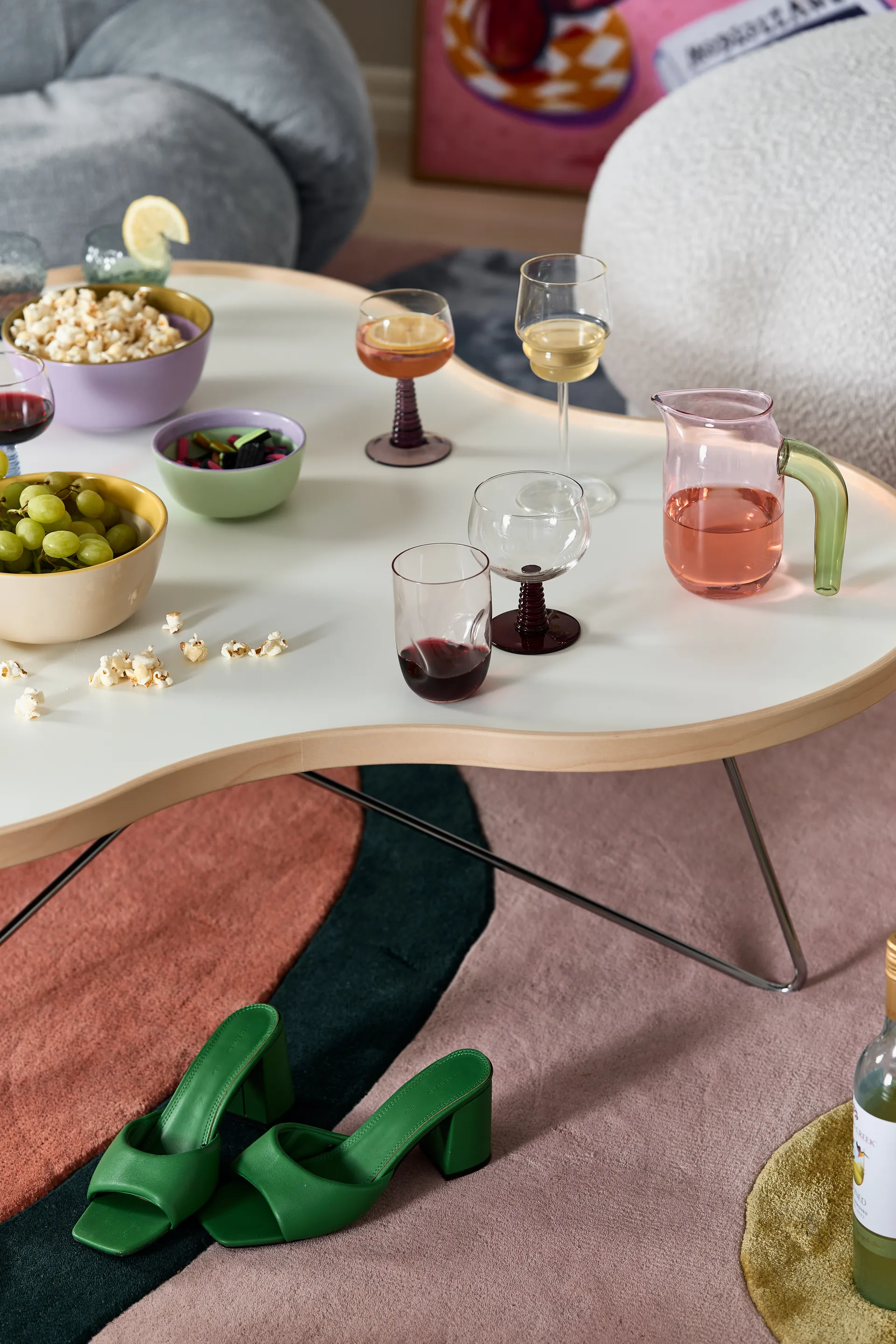 Mesa Flower 84x90 cm, H39 cm roble lacado Swedese