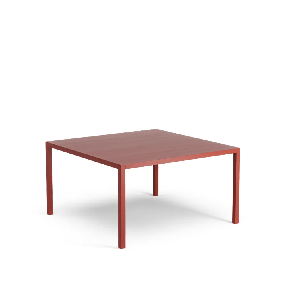 Mesa lounge Bespoke, Oxide red, roble lacado, altura 55 cm Swedese
