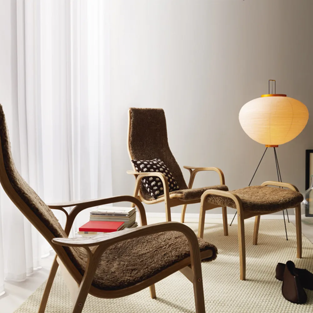 Reposapiés Lamino, Piel de oveja black, roble aceitado Swedese