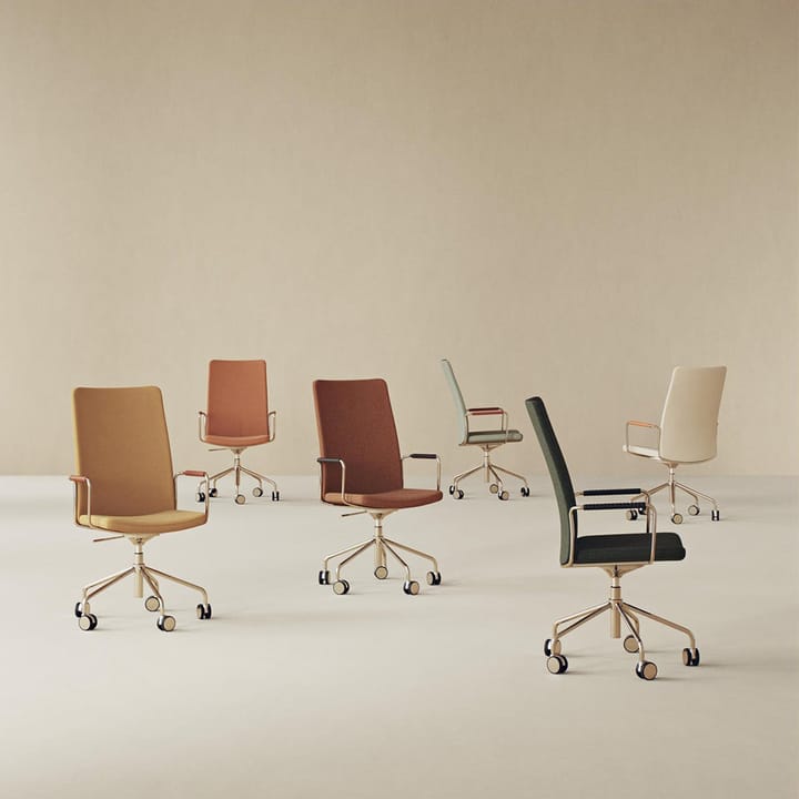 Silla de oficina Stella alta elevable/bajable sin basculación, Cuero elmosoft 54035 konjak, cromo, altura del asiento regulable Swedese