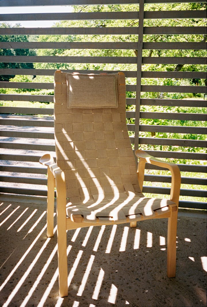 Sillón alto Primo con cojín para cuello haya lacada, natural Swedese