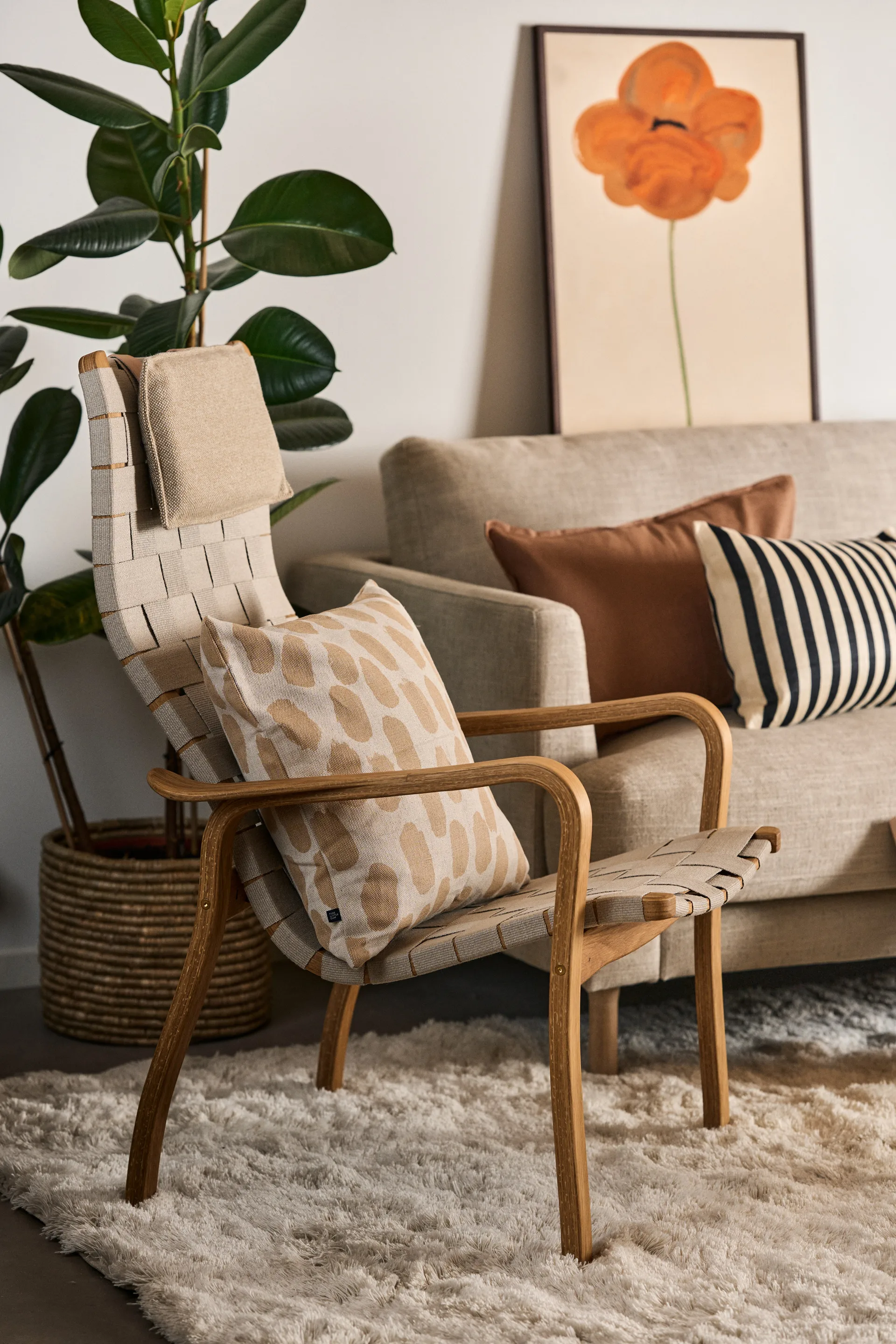 Sillón alto Primo con cojín para cuello roble aceitado, natural Swedese