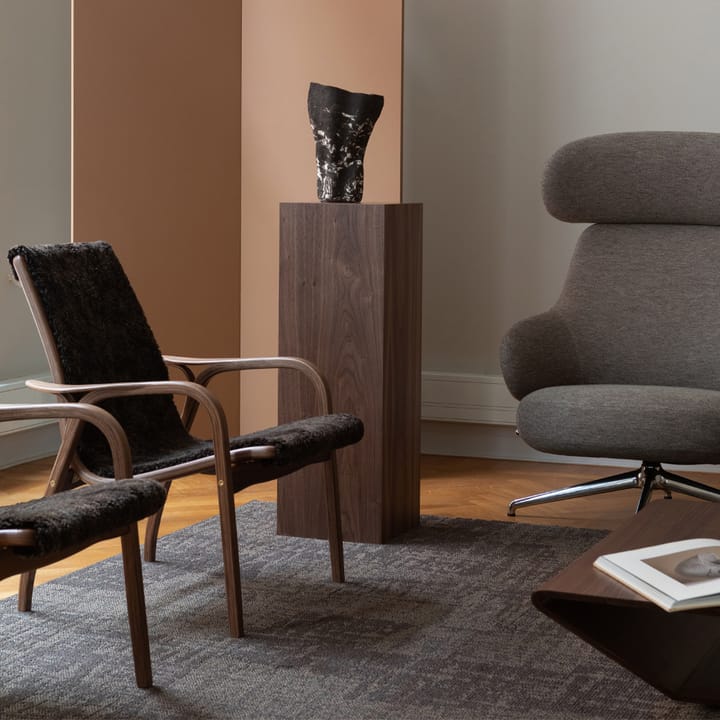 Sillón Laminett, Piel de oveja black-haya teñida de negro Swedese