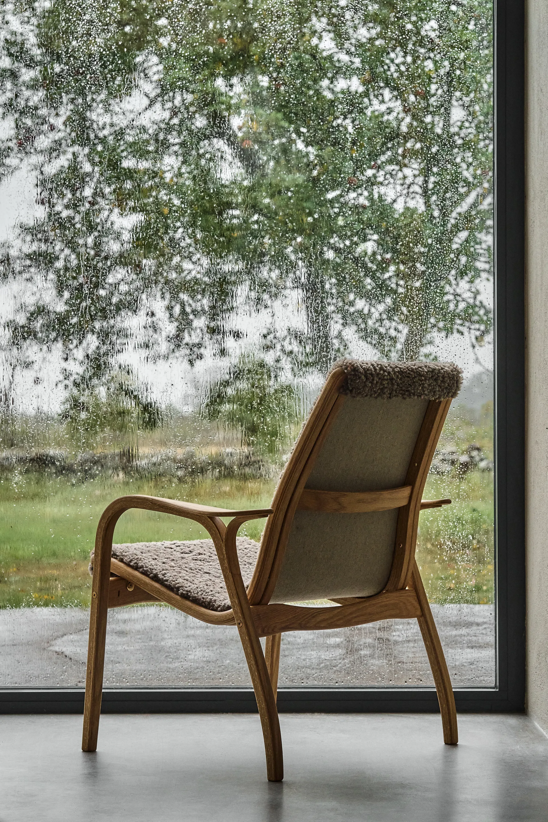 Sillón Laminett roble aceitado/piel de oveja, Sahara (marrón turrón) Swedese