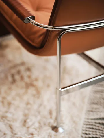 Sillón Serpentine - Piel Elmo Soft marrón oscuro-Tärnsjö Tobacco - Swedese