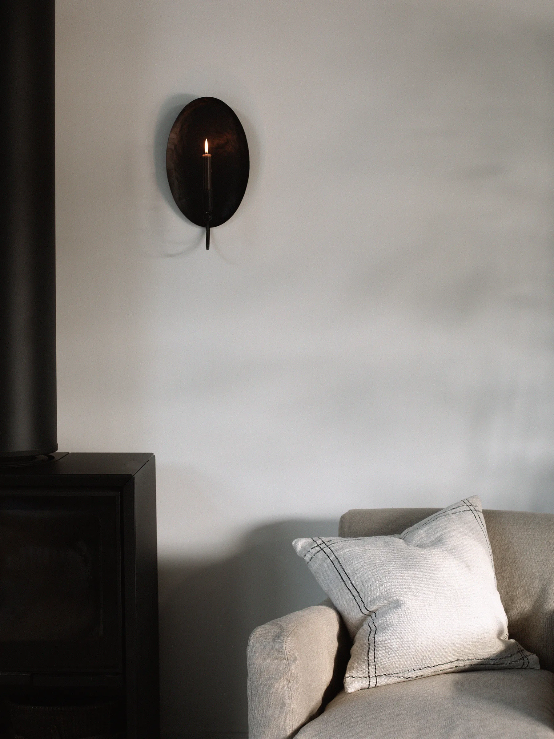 Candelabro de pared Boule con placa trasera, Negro Tell Me More
