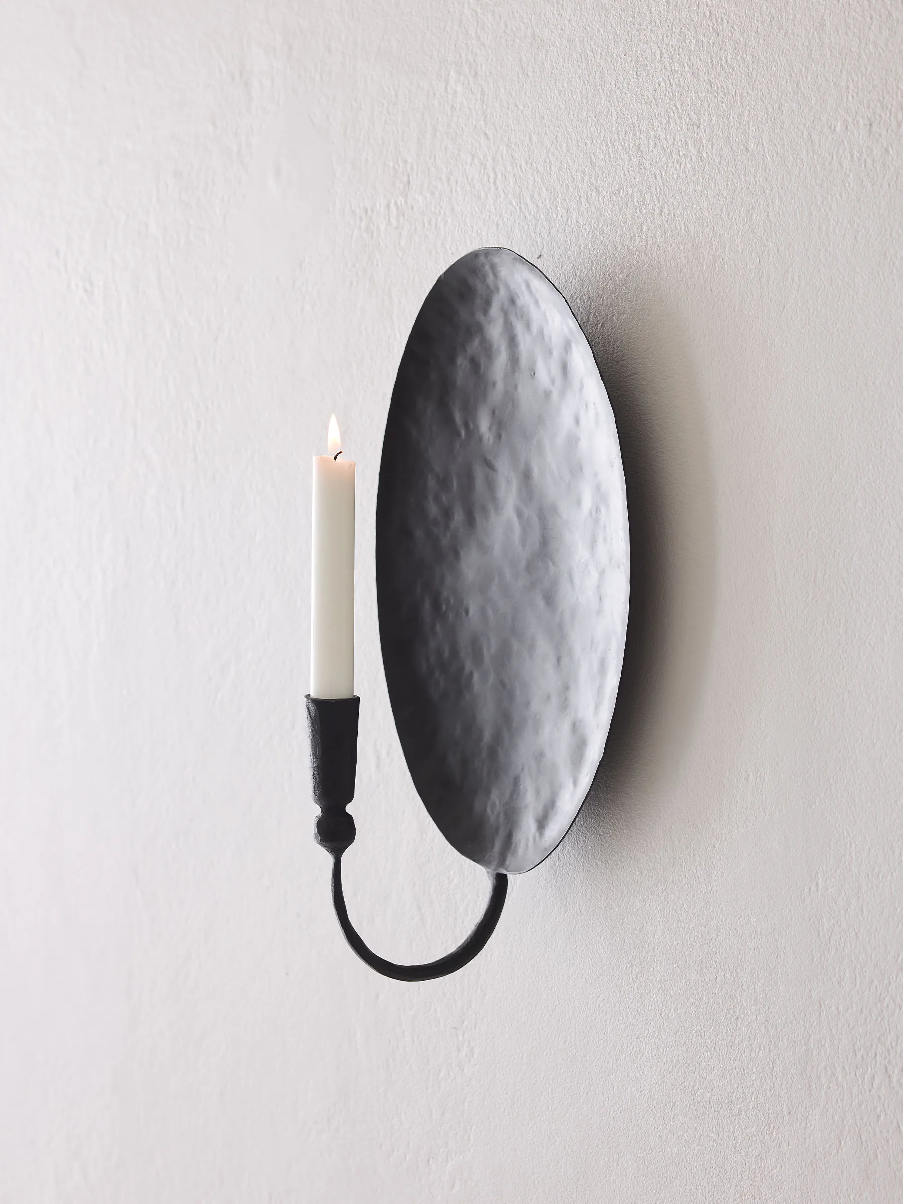 Candelabro de pared Boule con placa trasera, Negro Tell Me More