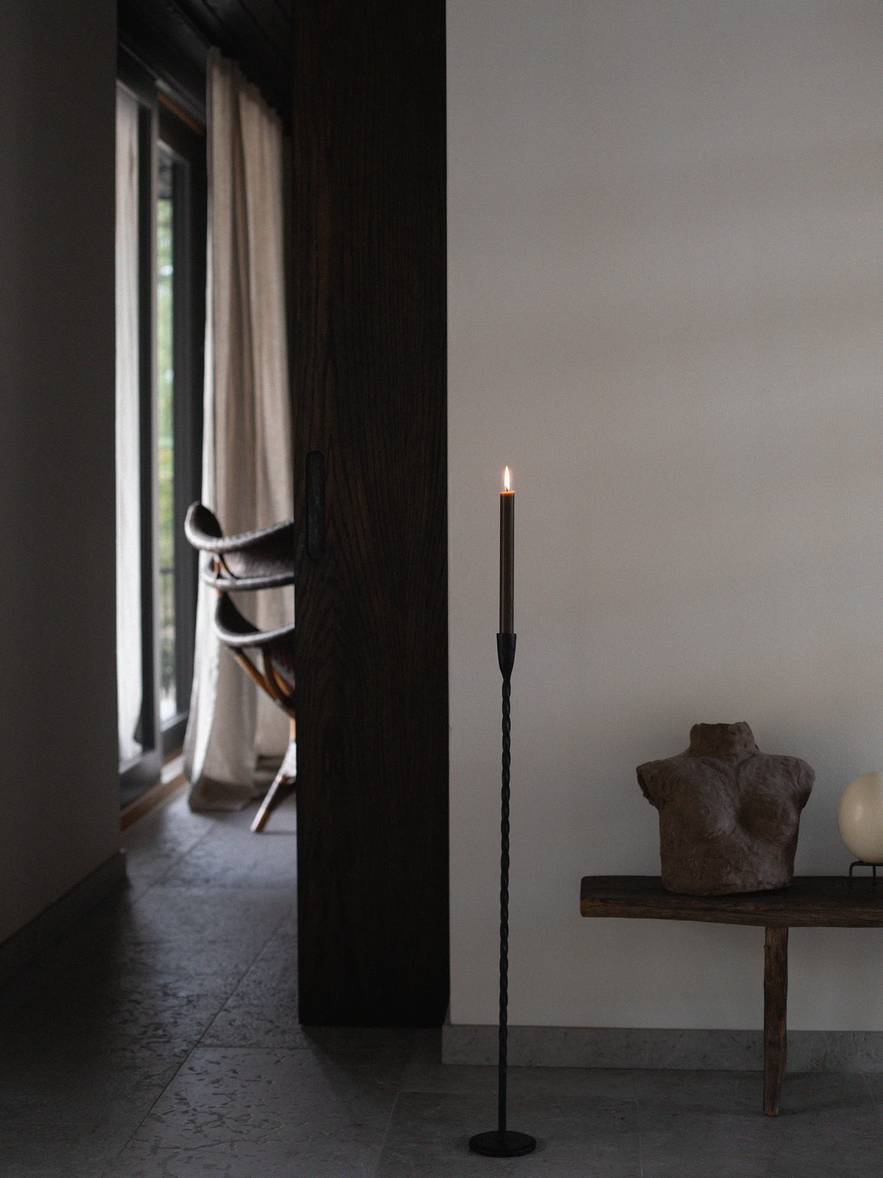 Candelabro de suelo Twist 80 cm, Negro Tell Me More