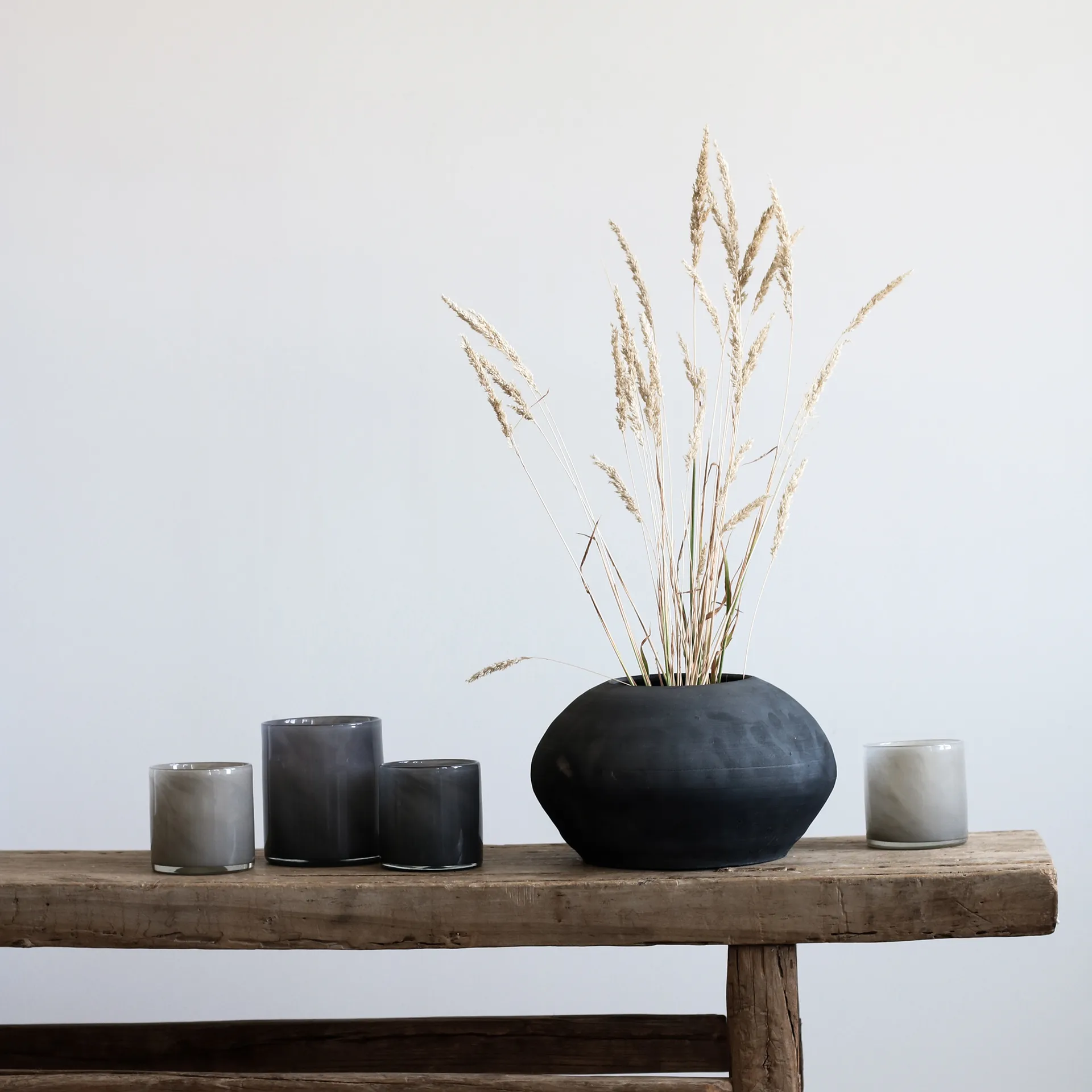 Portavelas Lyric M, gris oscuro Tell Me More