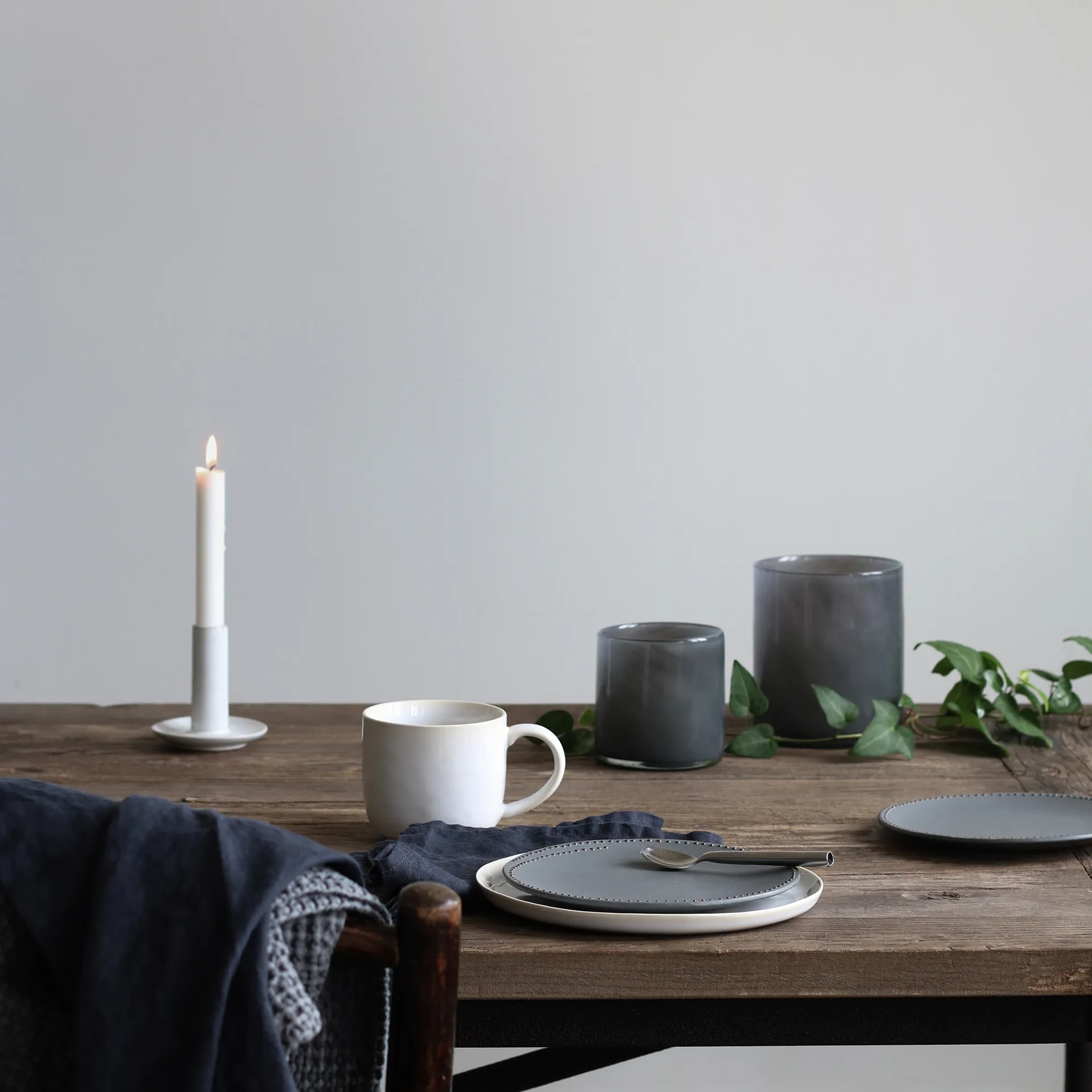 Portavelas Lyric M, gris oscuro Tell Me More