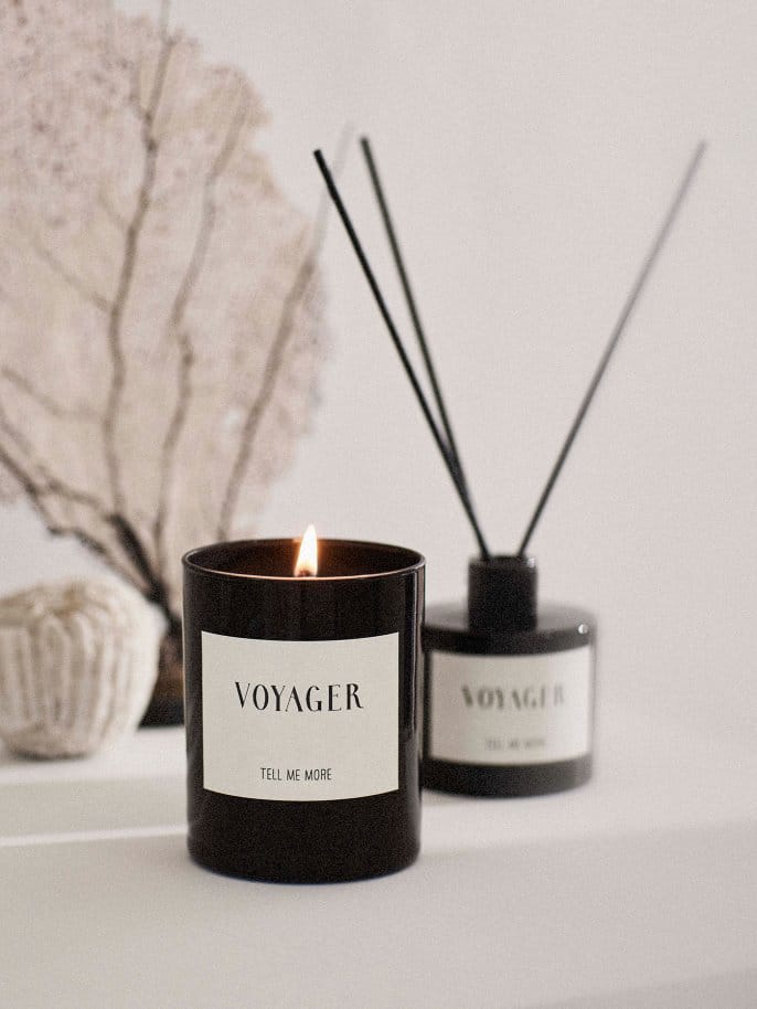 Vela aromática Tell Me More 48 h, Voyager Tell Me More