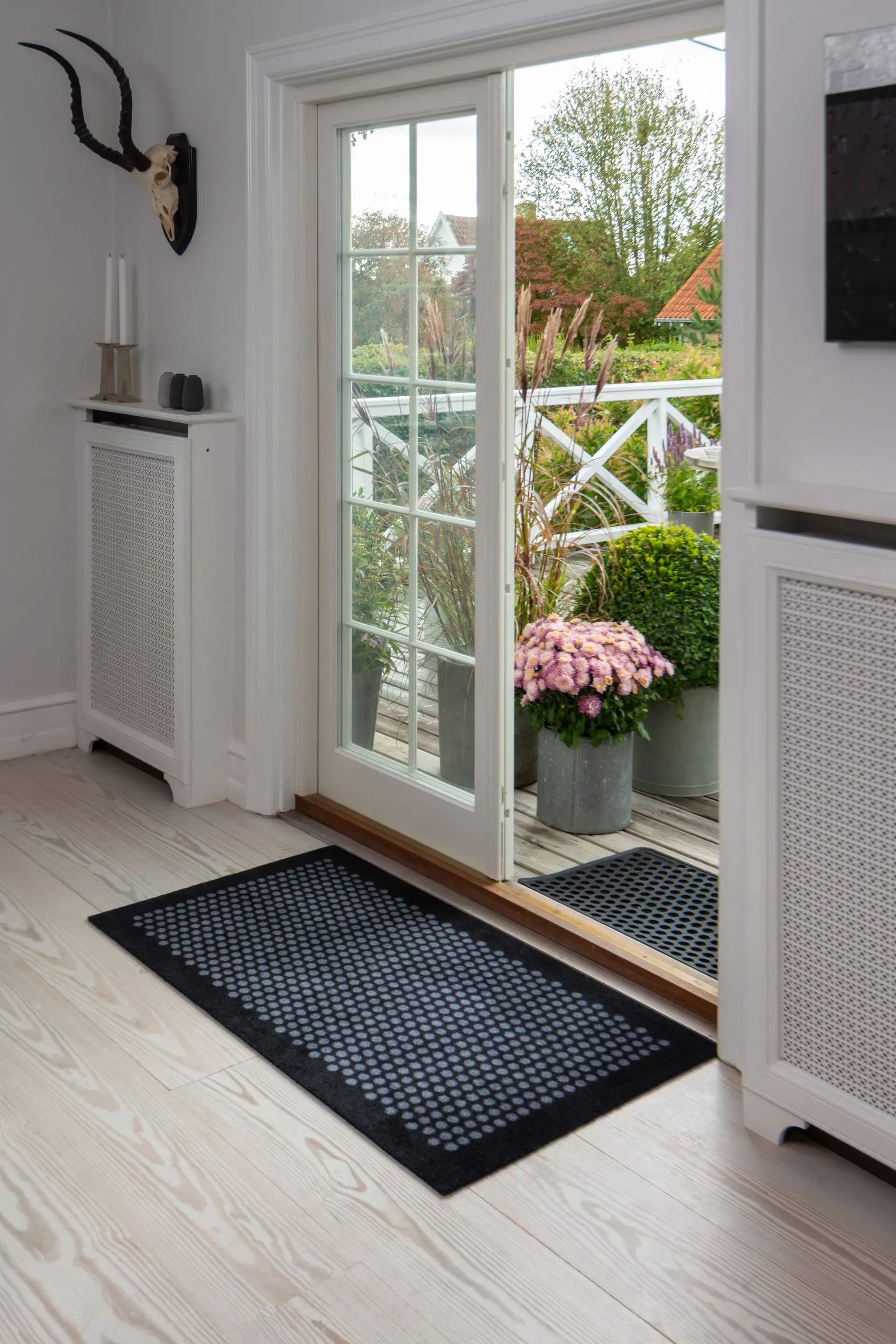 Alfombra Dot, Black, 67x120 cm tica copenhagen