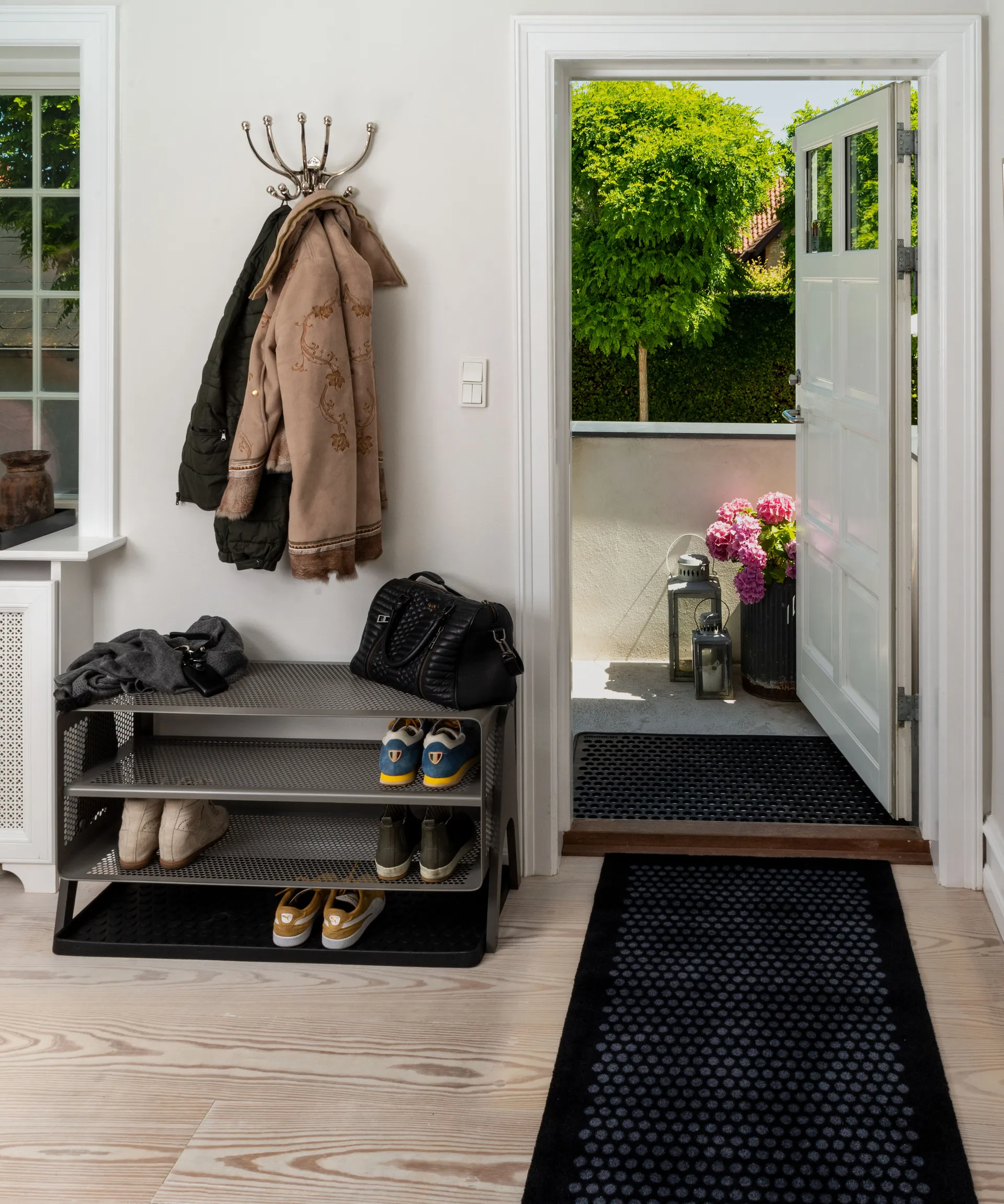 Alfombra Dot, Black, 67x120 cm tica copenhagen