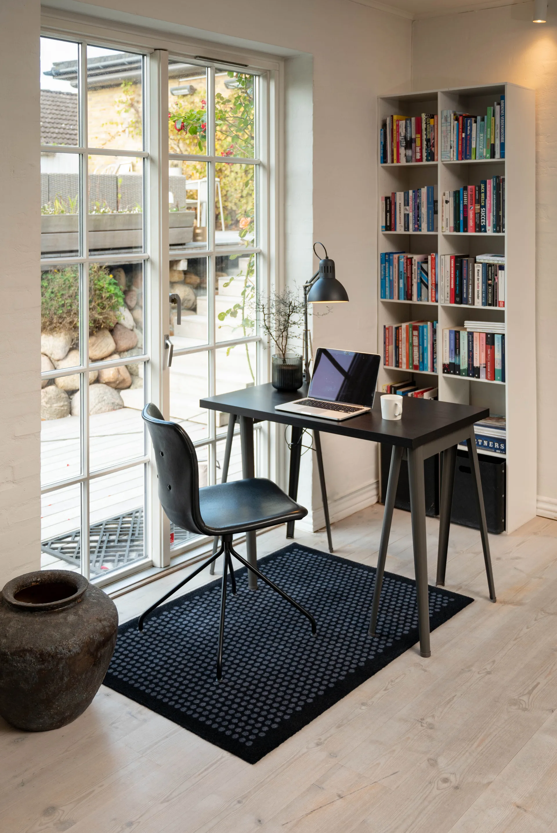 Alfombra Dot, Black, 90x130 cm tica copenhagen