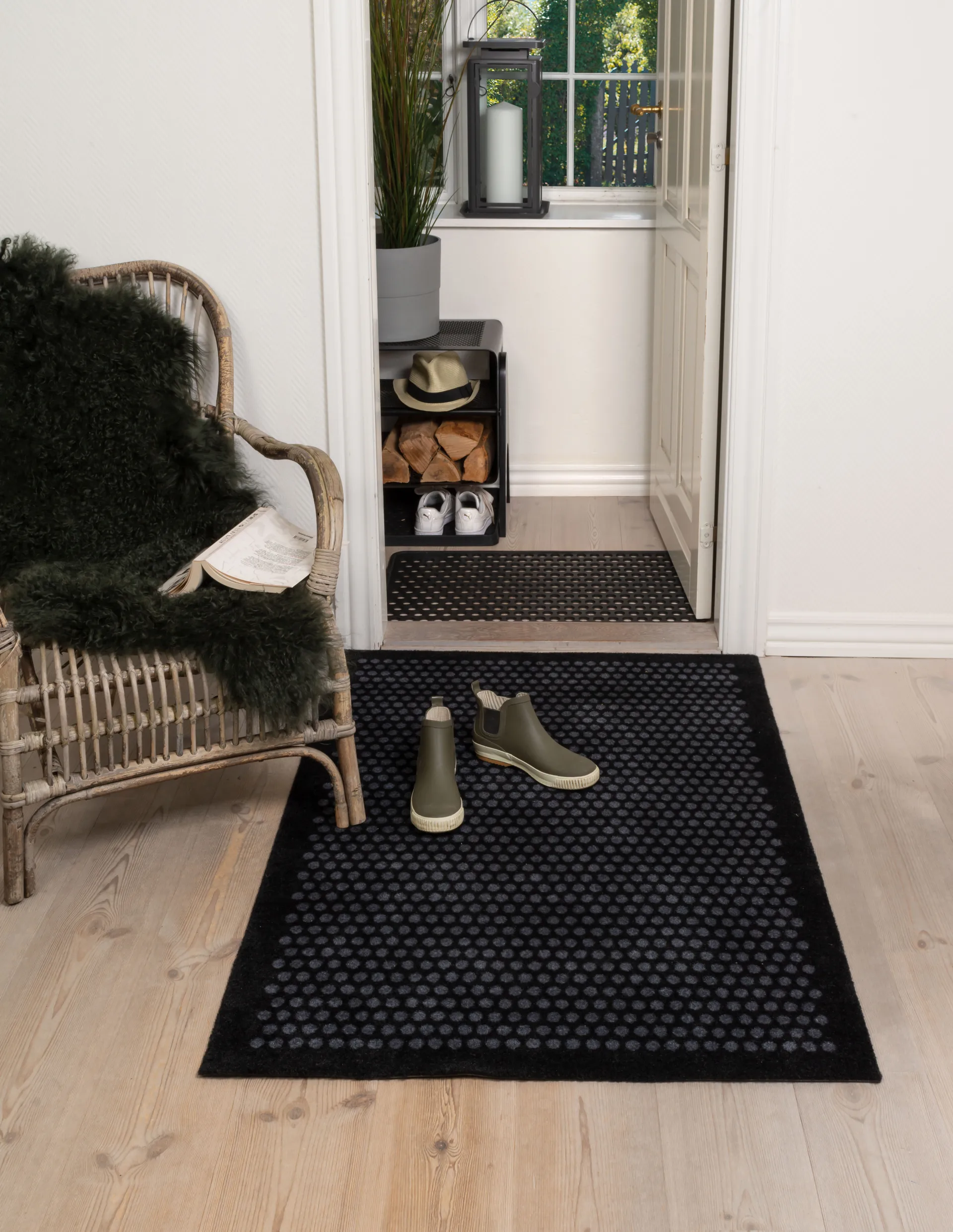 Alfombra Dot, Black, 90x130 cm tica copenhagen