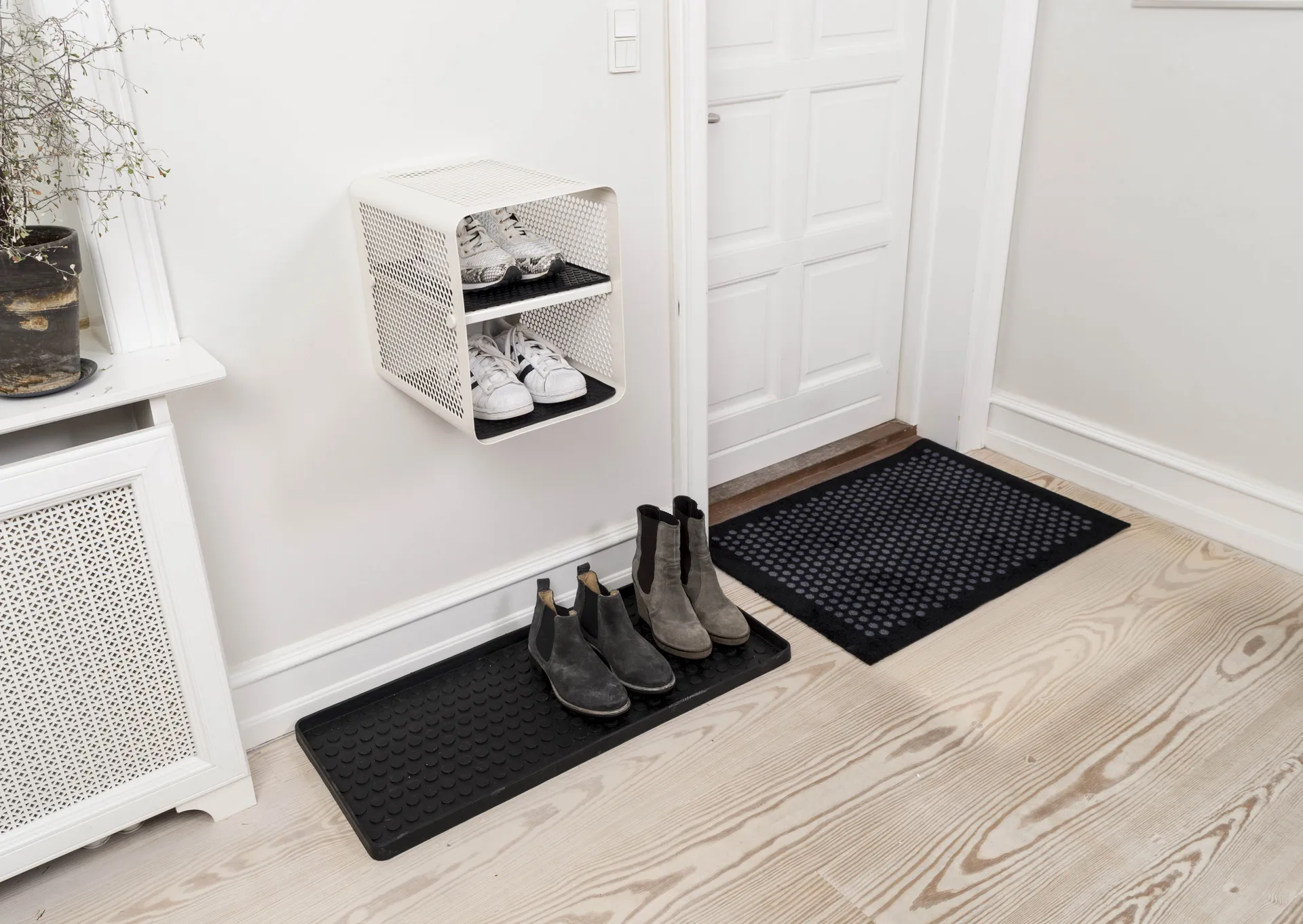 Felpudo Dot, Black, 60x90 cm tica copenhagen