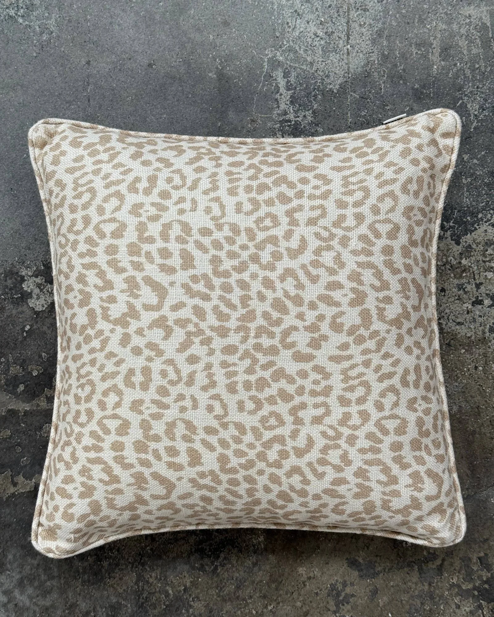Cojín decorativo Norell, Leopard beige-off white, 50x50 cm Tinted