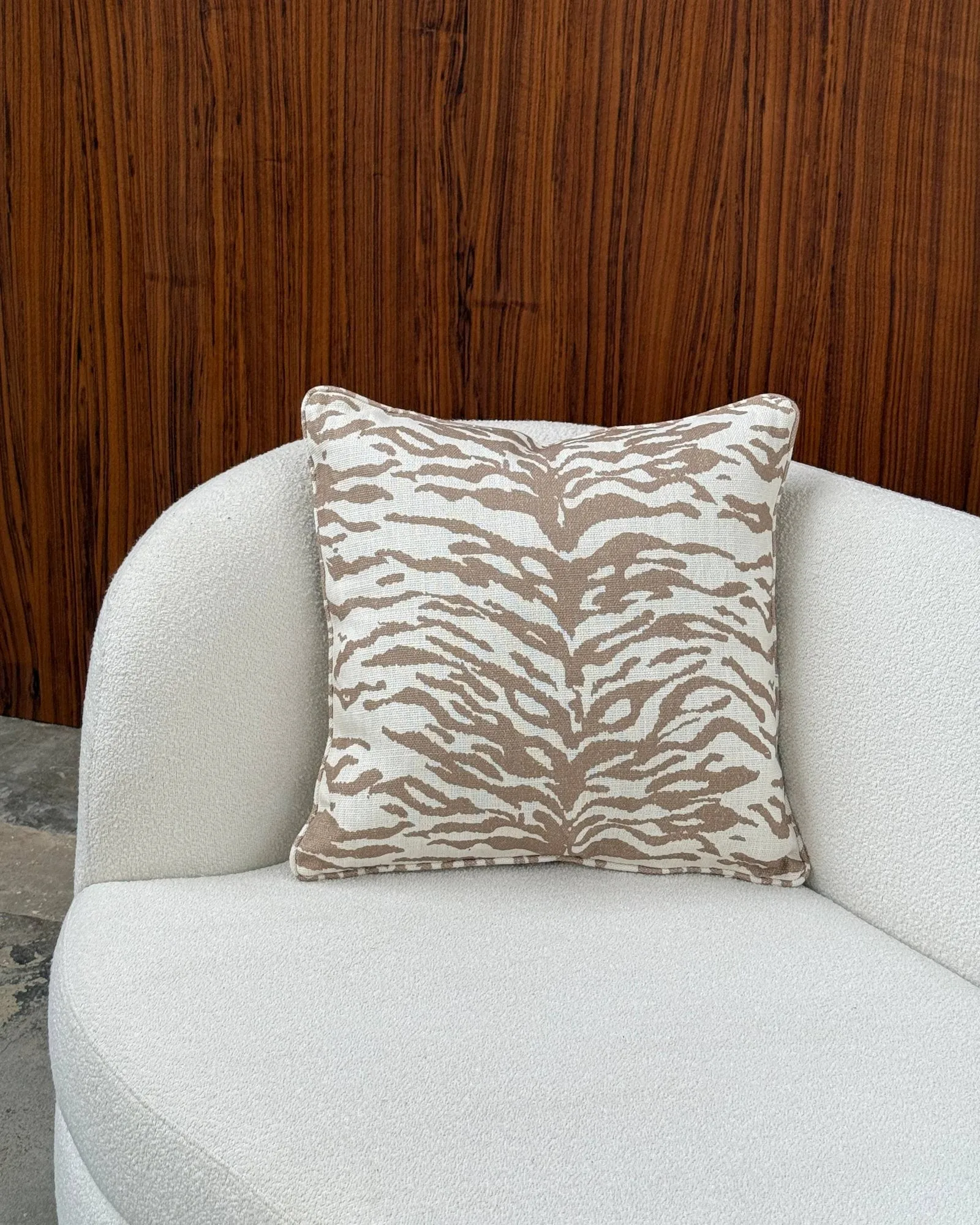 Cojín decorativo Norell, Tiger beige-off white, 50x50 cm Tinted