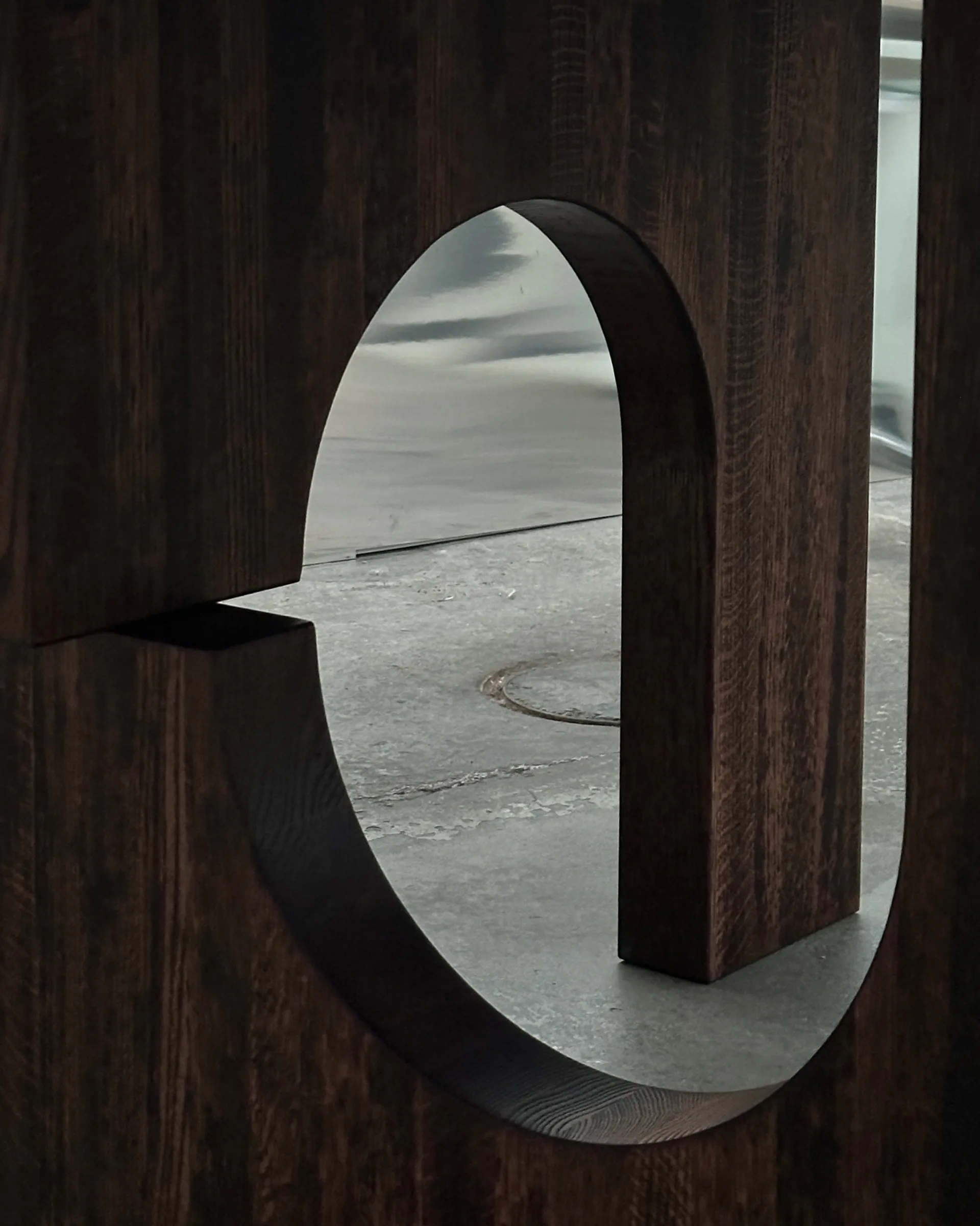 Mesa de comedor Sanders Ø160 cm, Nogal teñido oscuro Tinted