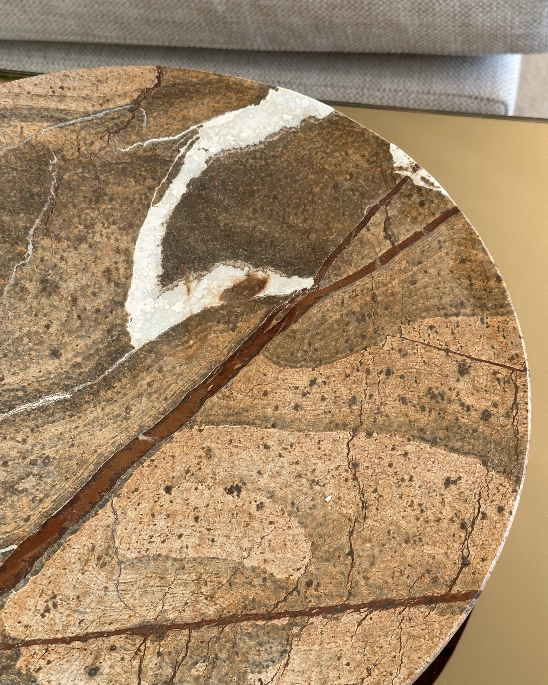 Plato Falker, Red stone Tinted