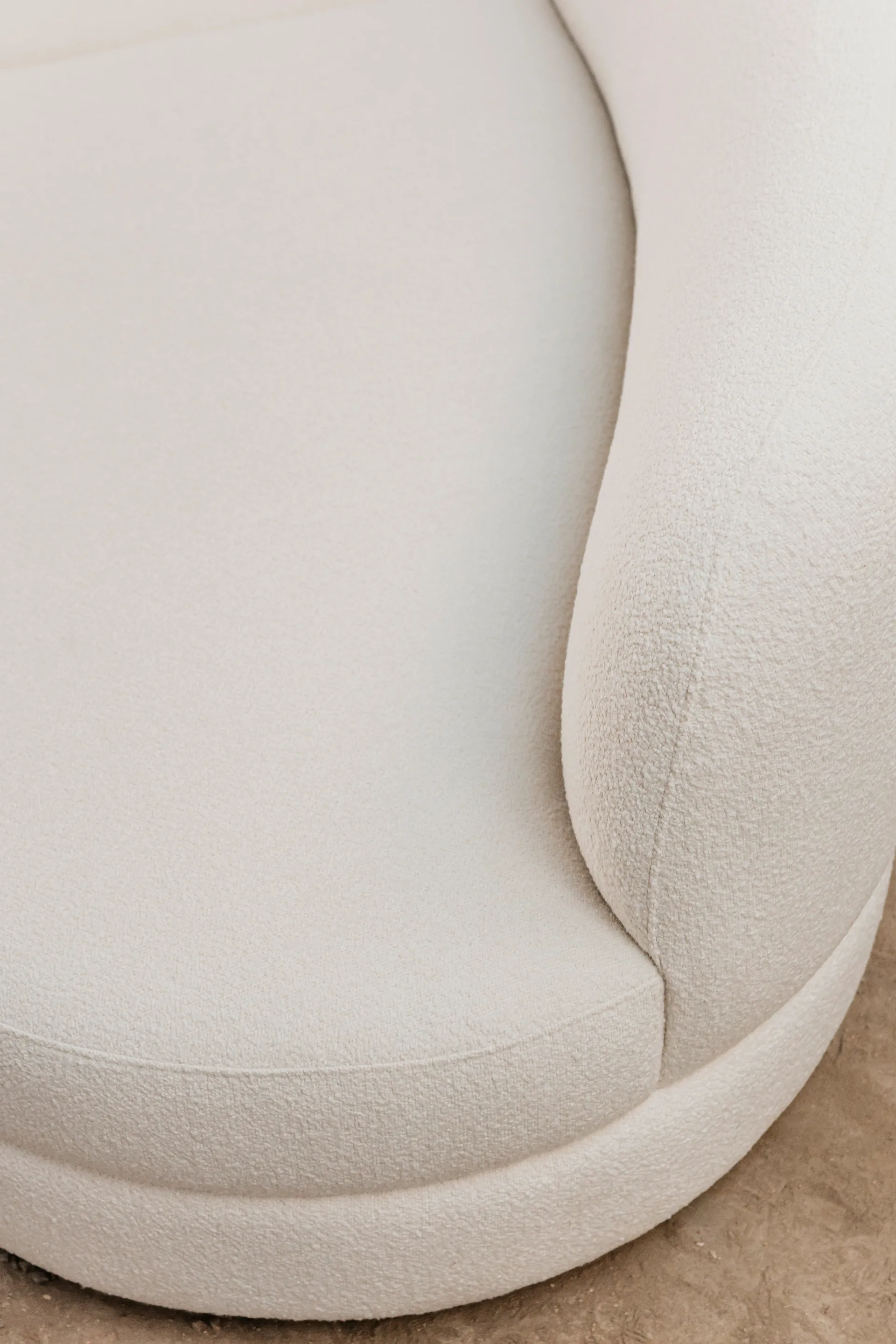 Sofá Delon, Bouclé off‑white Tinted